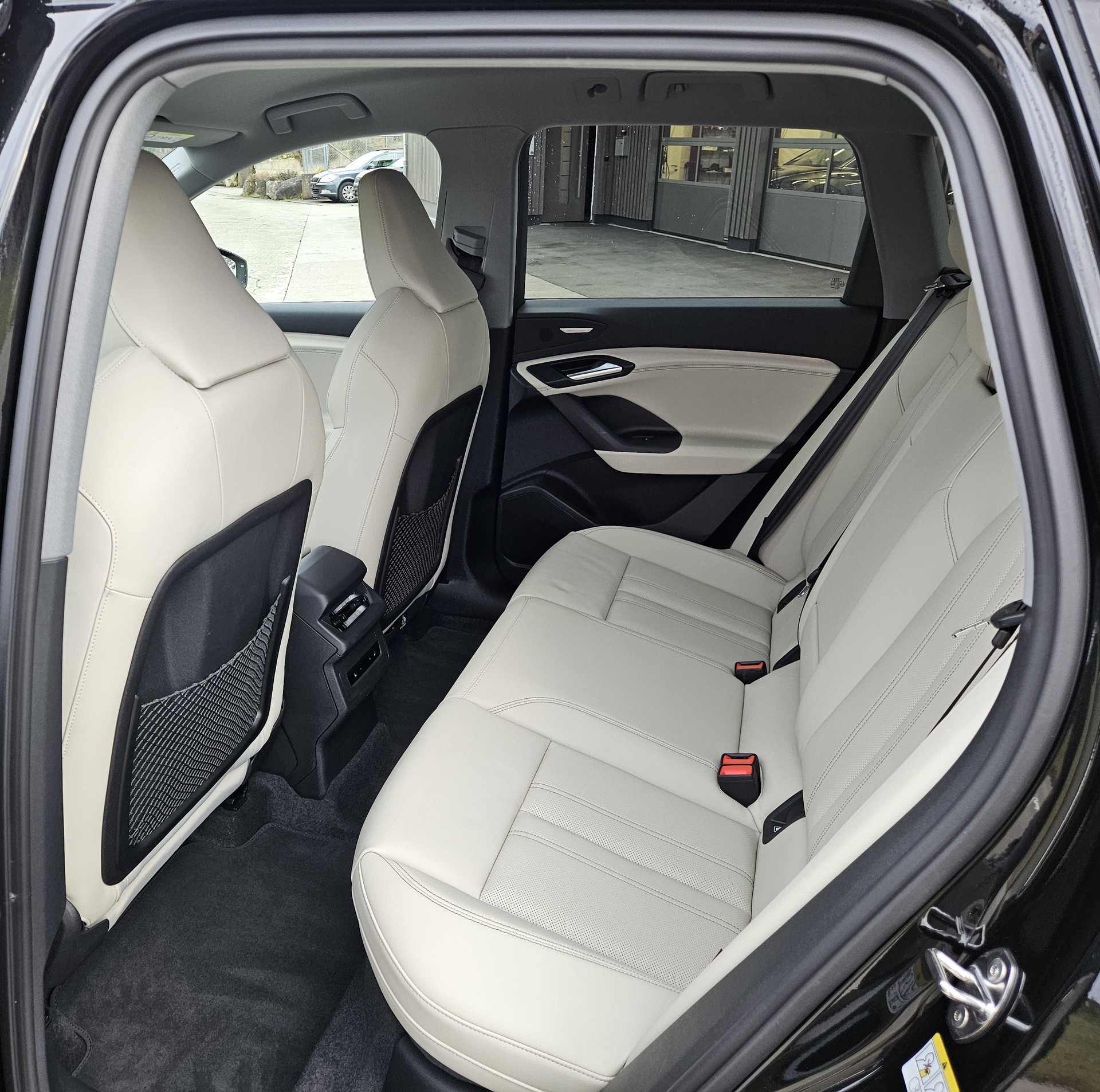 AUDI Q6 e-tron quattro Tech pro mit Luftfederung und Anhängerkupplung - 24