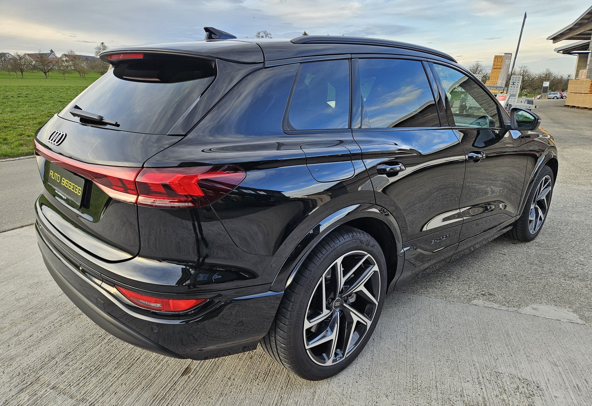 AUDI Q6 e-tron quattro Tech pro mit Luftfederung und Anhängerkupplung - 10