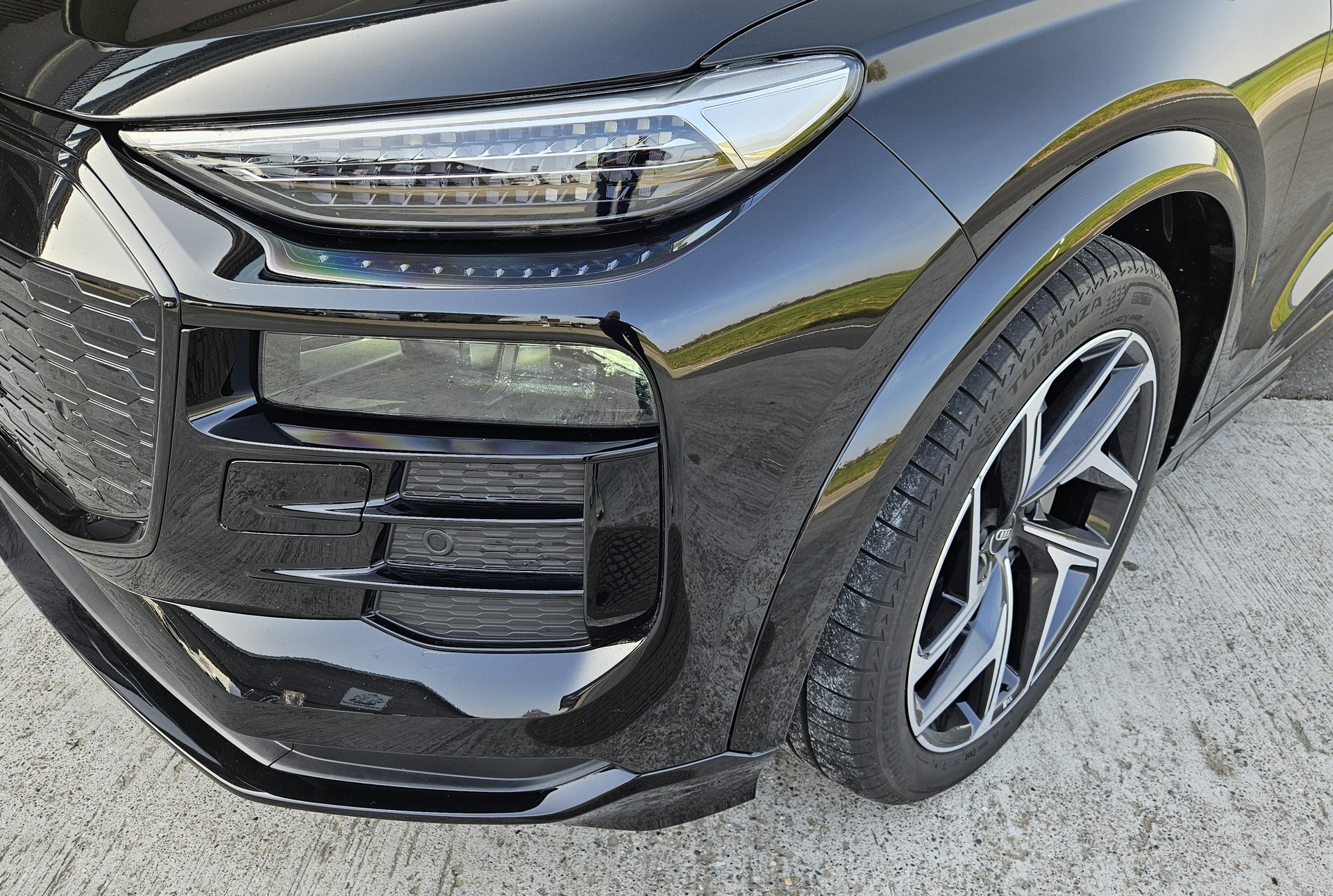 AUDI Q6 e-tron quattro Tech pro mit Luftfederung und Anhängerkupplung - 4