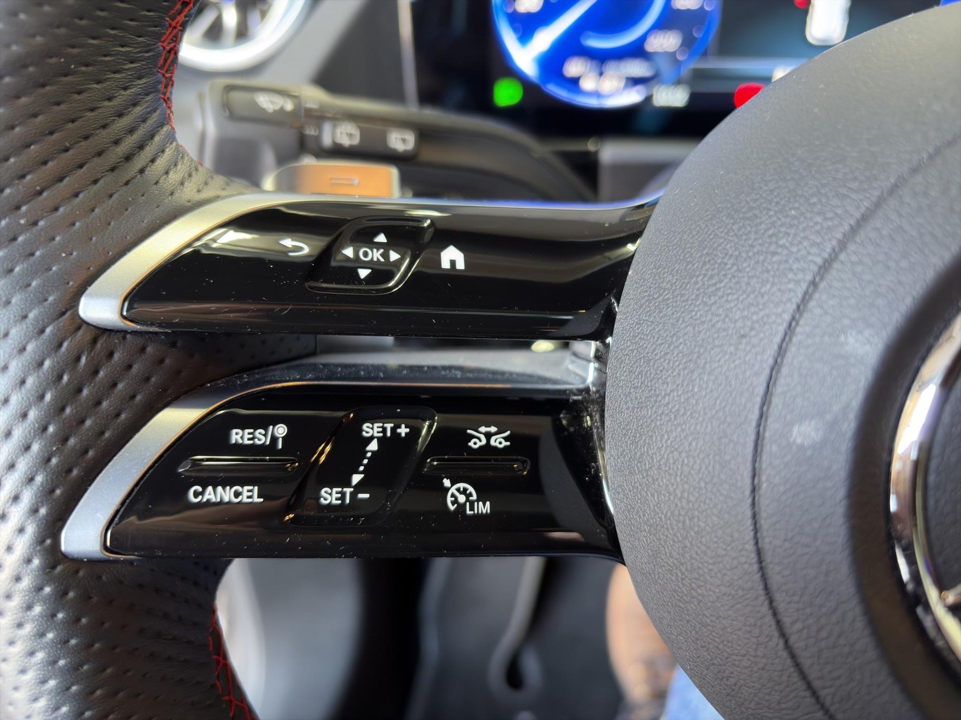 MERCEDES-BENZ EQA 350 Swiss Star AMG Line 4matic - 10