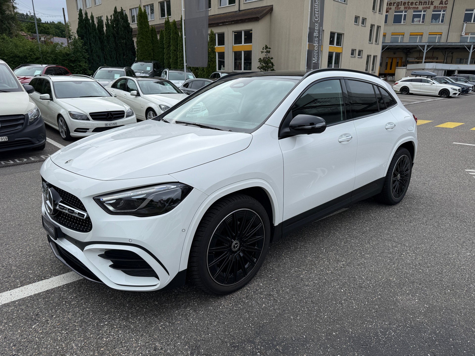 MERCEDES-BENZ GLA 220 d Swiss Star AMG Line 4matic - 3