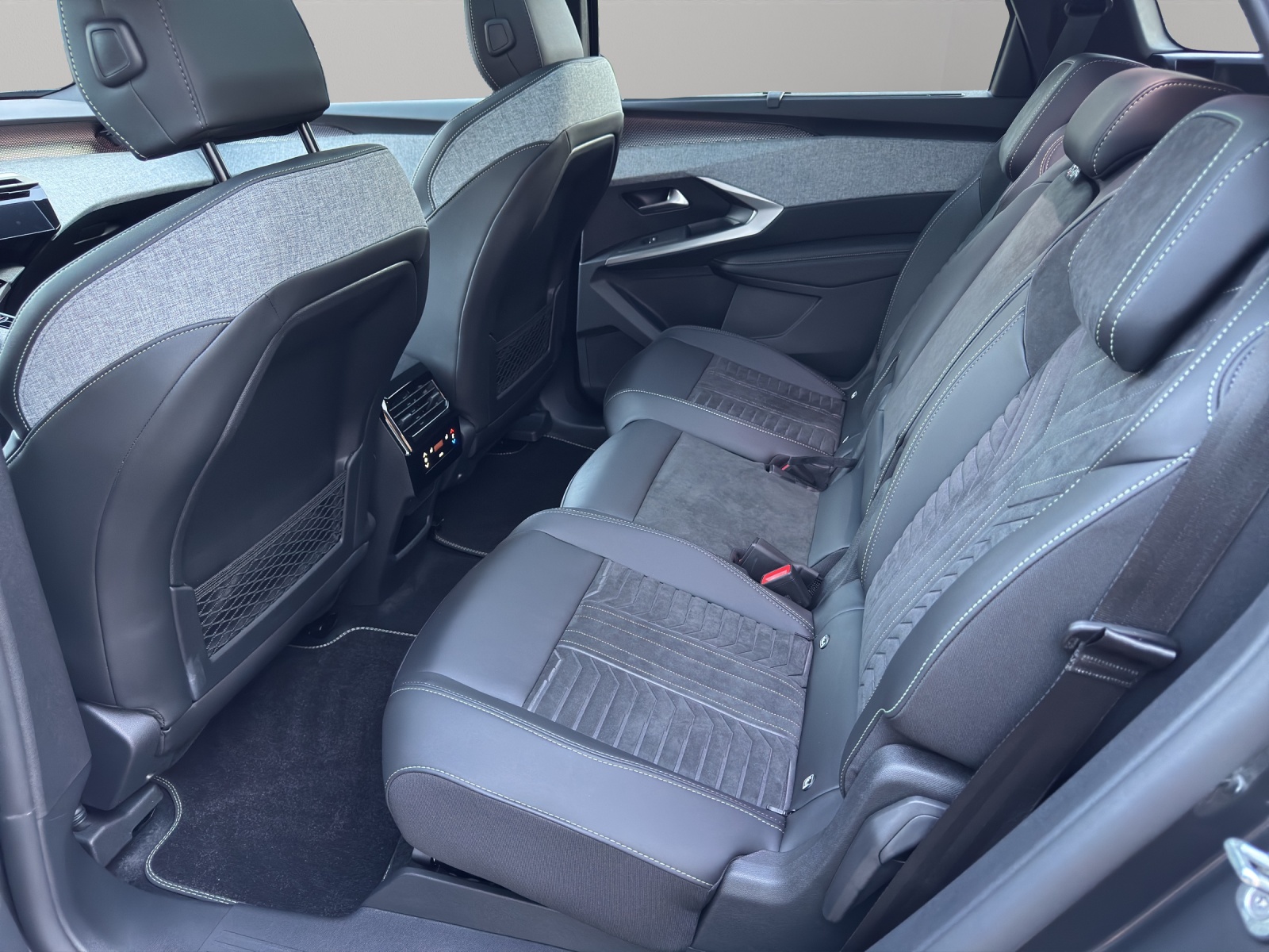 PEUGEOT 5008 e-Launch Edition AWD - 5