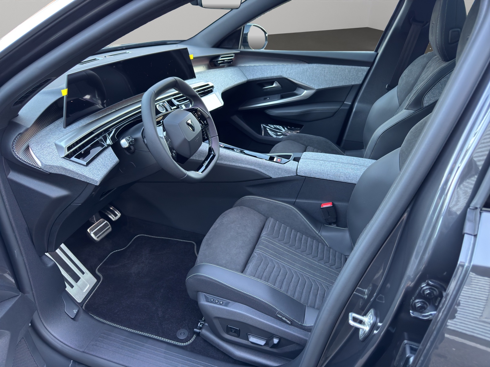 PEUGEOT 5008 e-Launch Edition AWD - 4