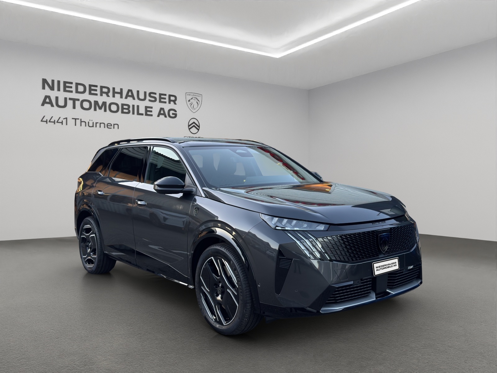 PEUGEOT 5008 e-Launch Edition AWD