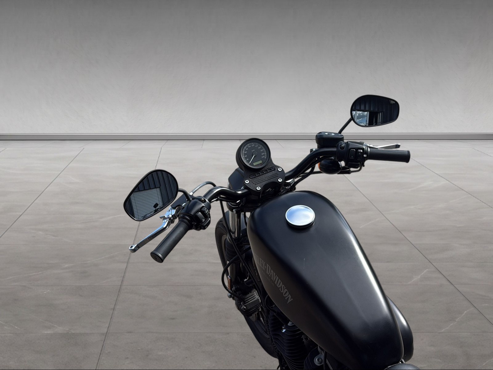 HARLEY-DAVIDSON XL 883 N Sportster Iron - 4