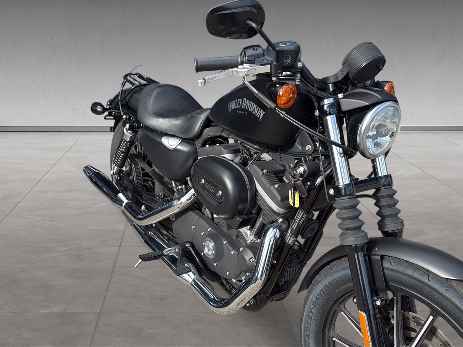HARLEY-DAVIDSON XL 883 N Sportster Iron - 9