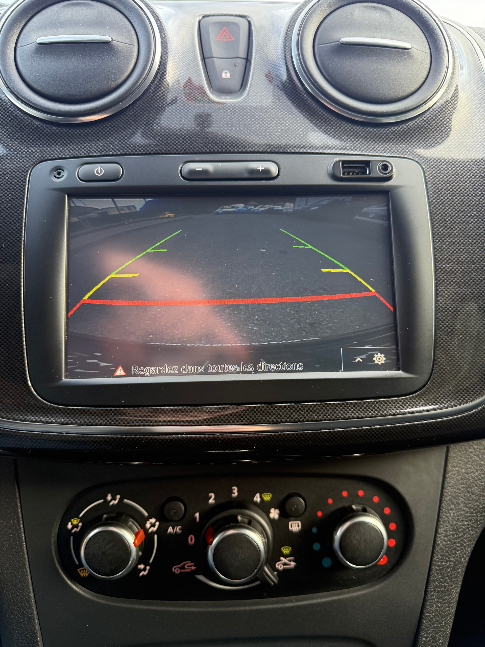 DACIA Sandero 1.5 dCi Lauréate Automatic - 13