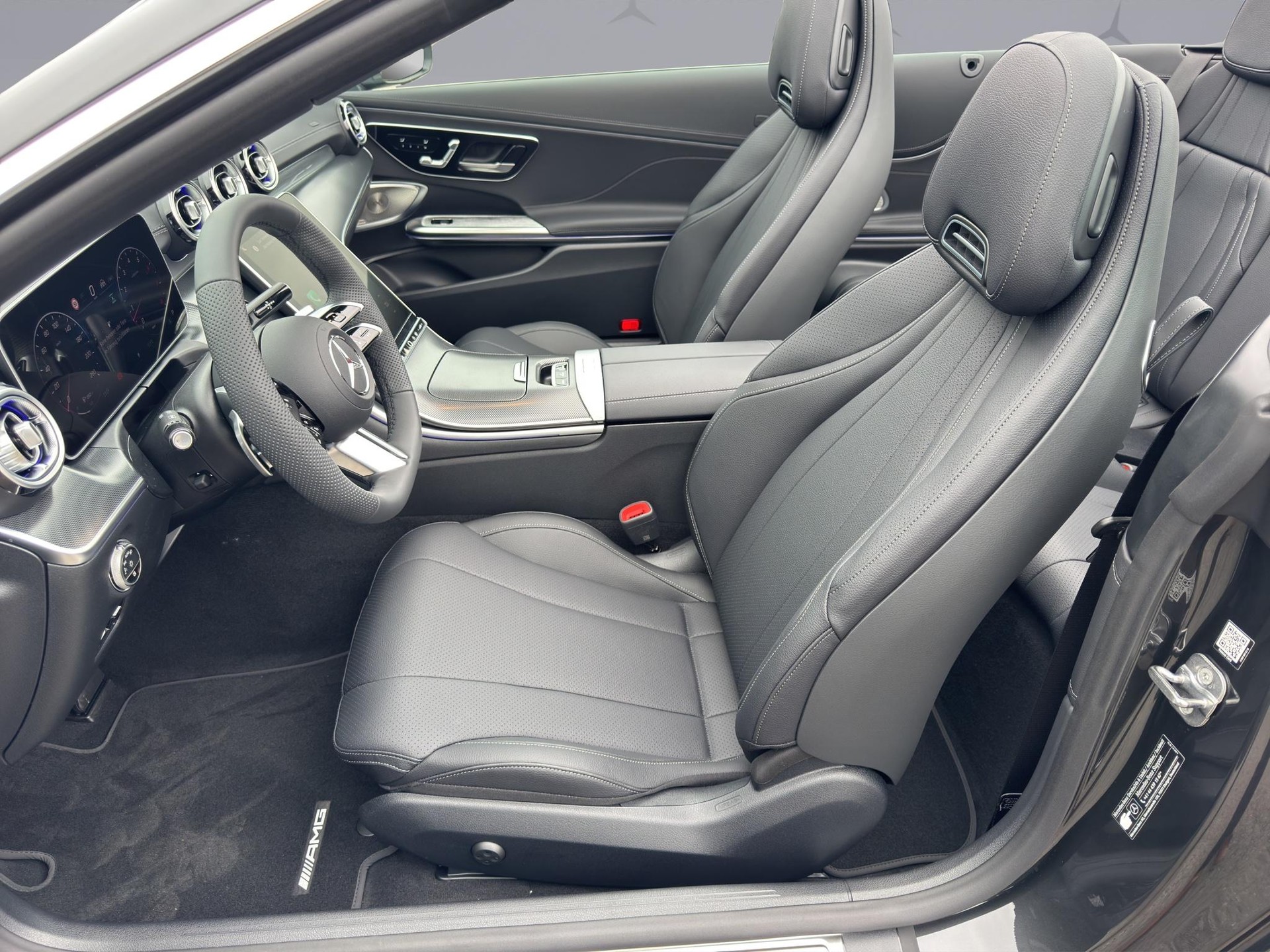 MERCEDES-BENZ CLE 200 AMG Line 4matic Cabriolet - 9