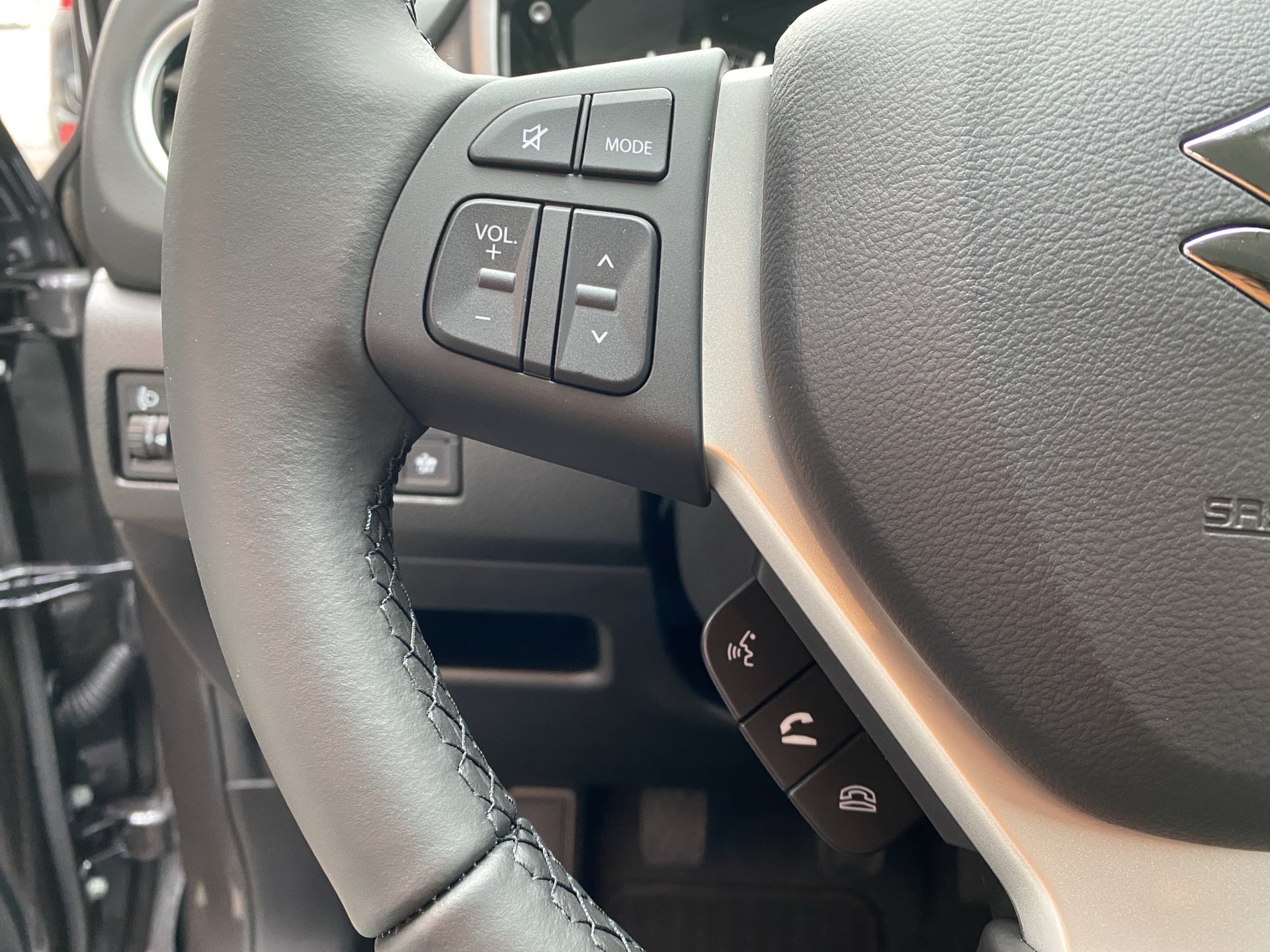 SUZUKI Vitara 1.4 Boosterjet Compact + 4x4 Hybrid Automatic - 14