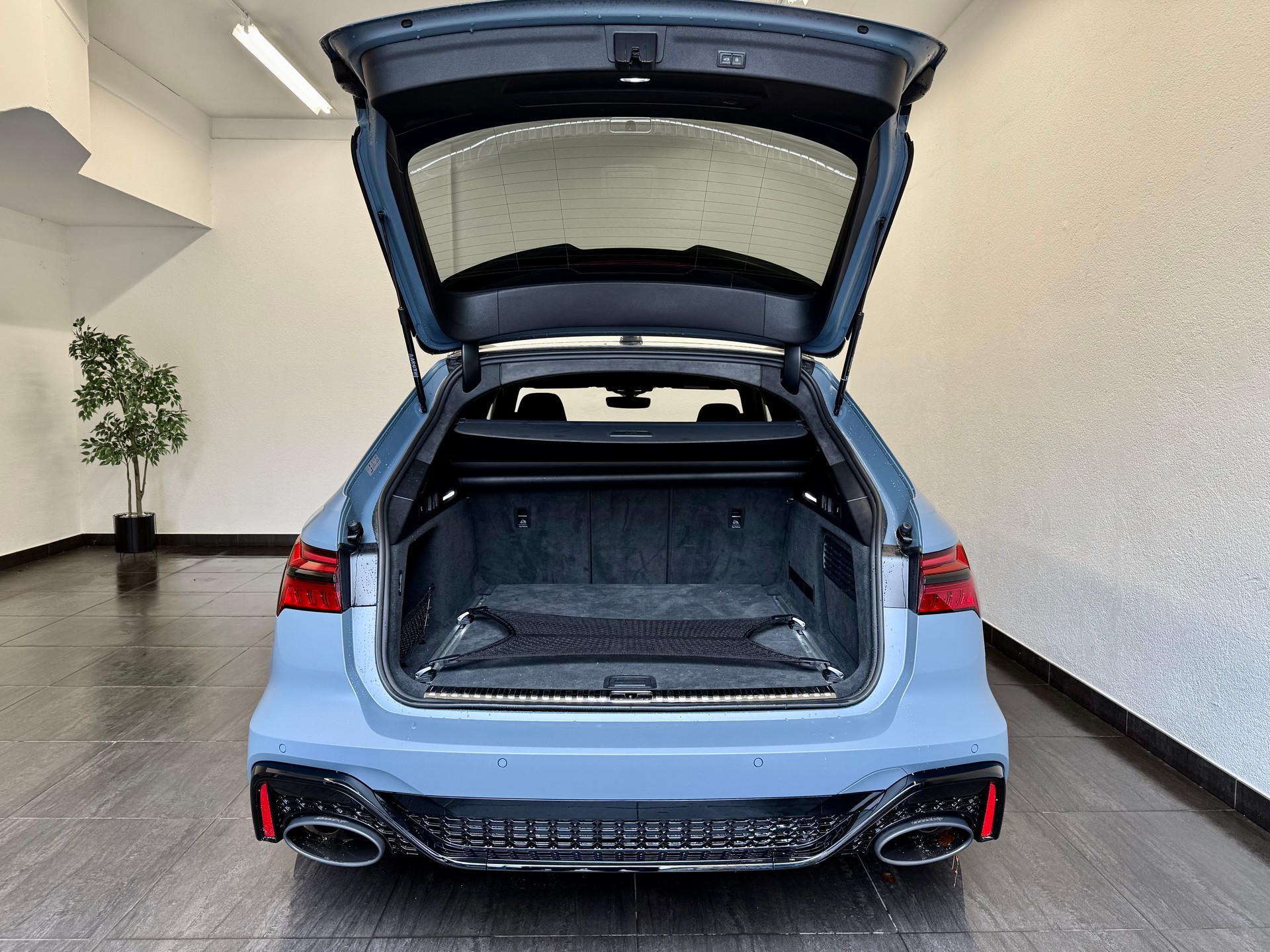 AUDI RS6 Avant 4.0 TFSI V8 quattro " Einzelstück " APR-720 PS- Kemora Matt - 12