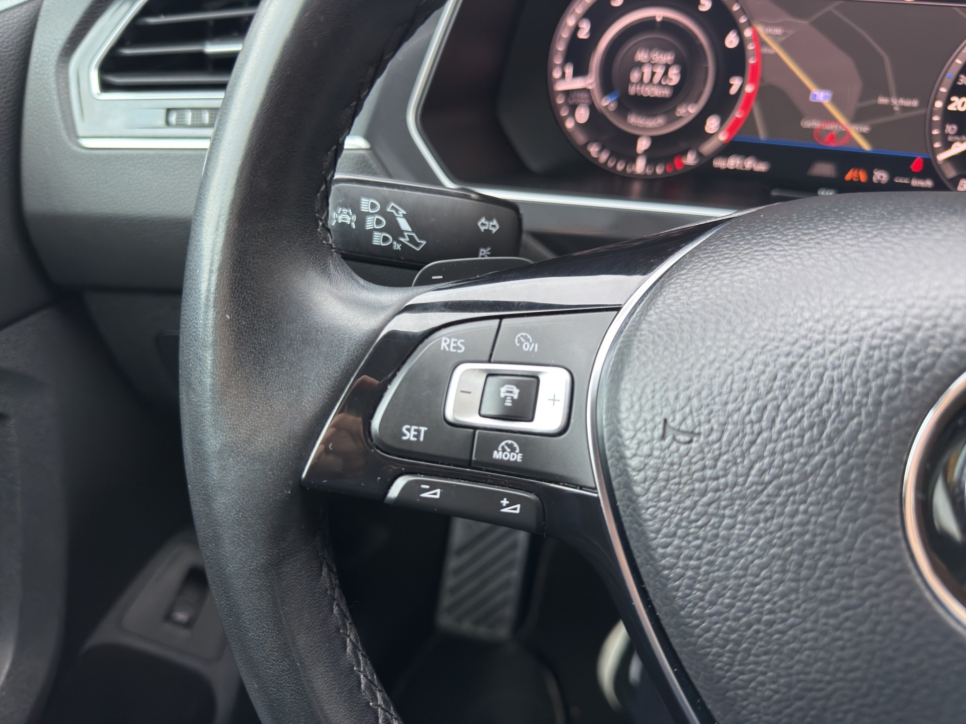 VW Tiguan 2.0 TSI Highline DSG Vienna Sky AHK - 28