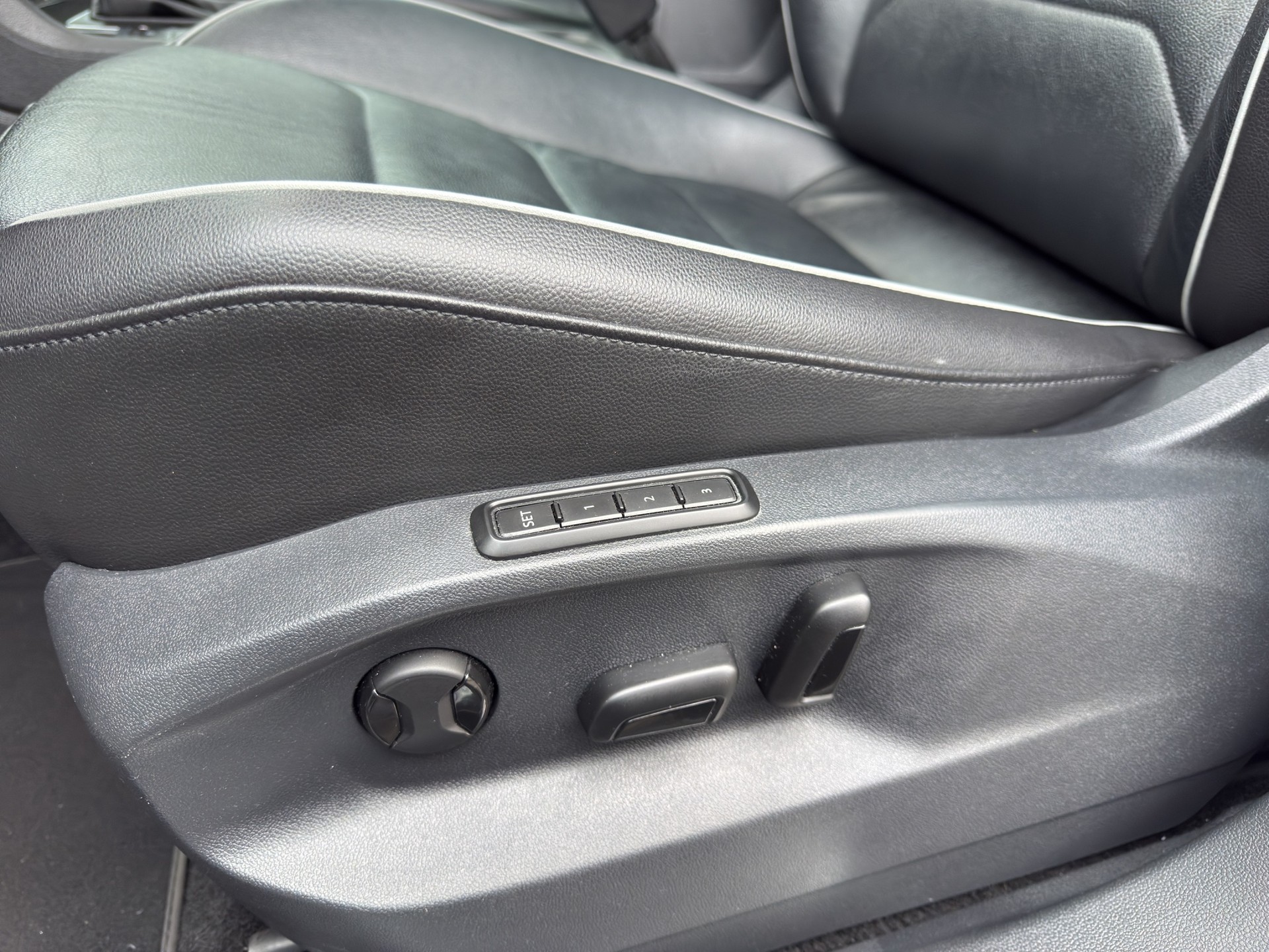 VW Tiguan 2.0 TSI Highline DSG Vienna Sky AHK - 24