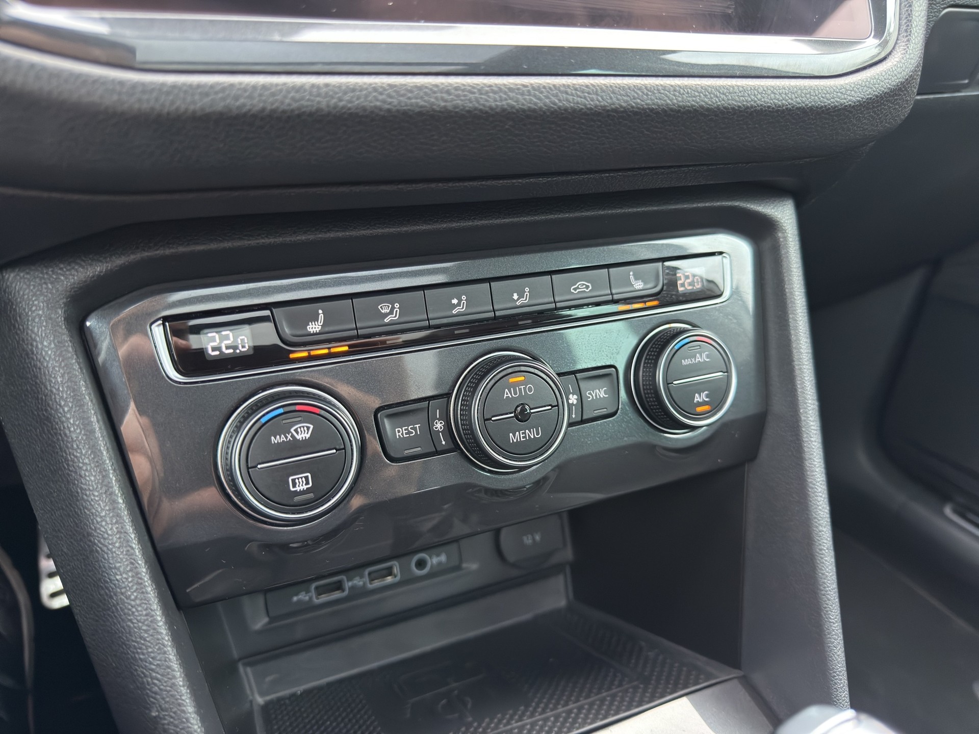 VW Tiguan 2.0 TSI Highline DSG Vienna Sky AHK - 31