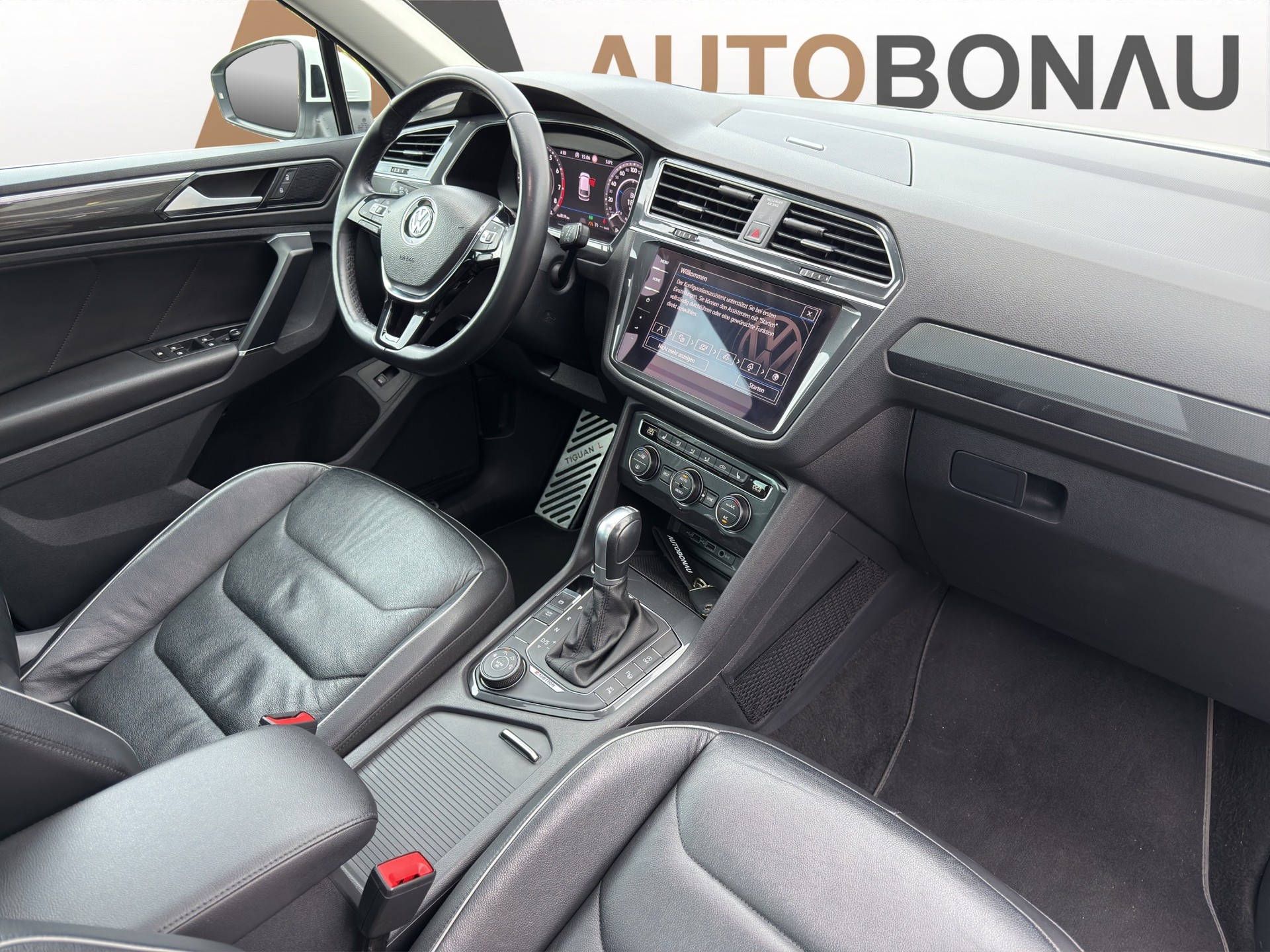 VW Tiguan 2.0 TSI Highline DSG Vienna Sky AHK - 12