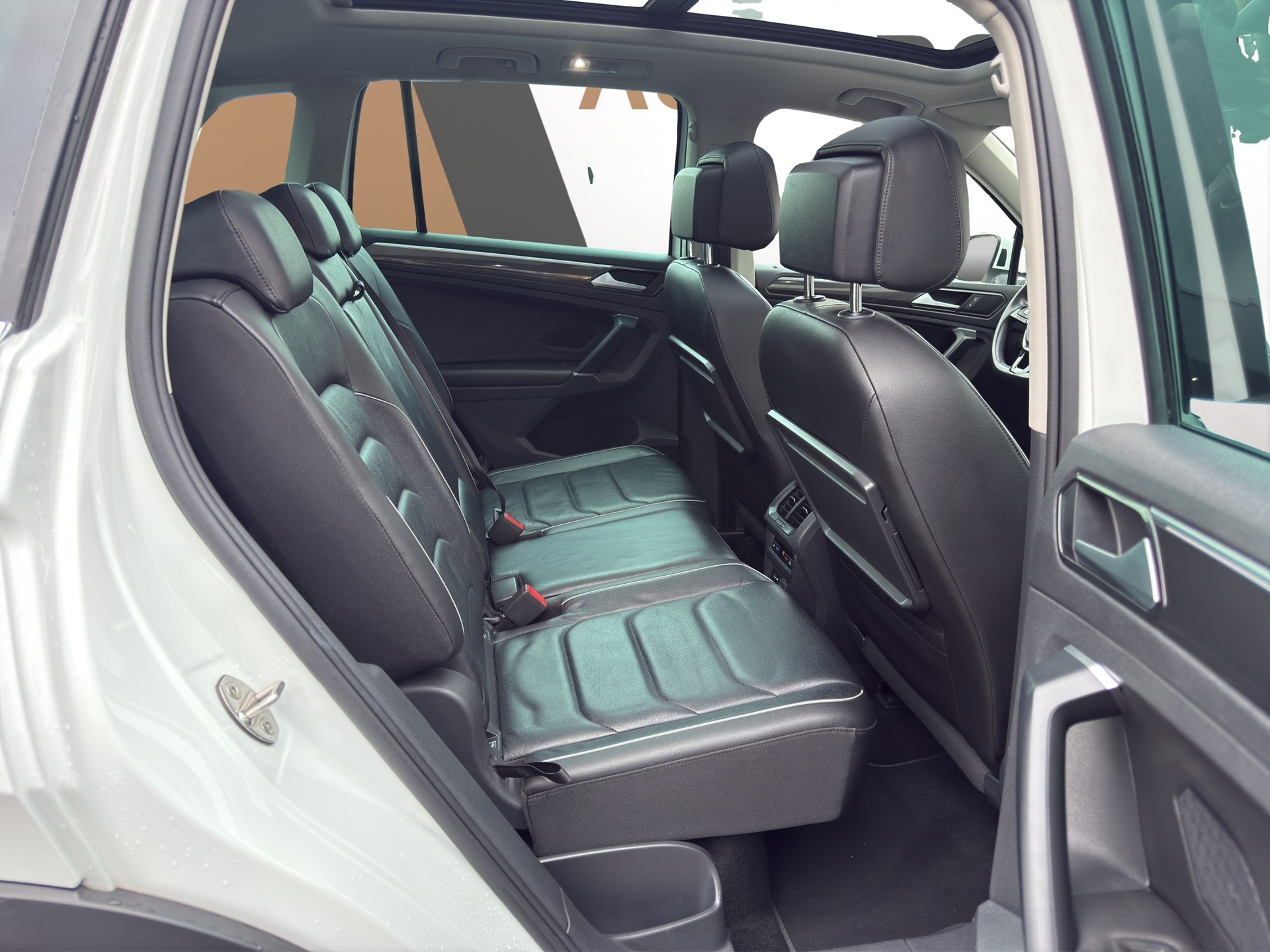 VW Tiguan 2.0 TSI Highline DSG Vienna Sky AHK - 13