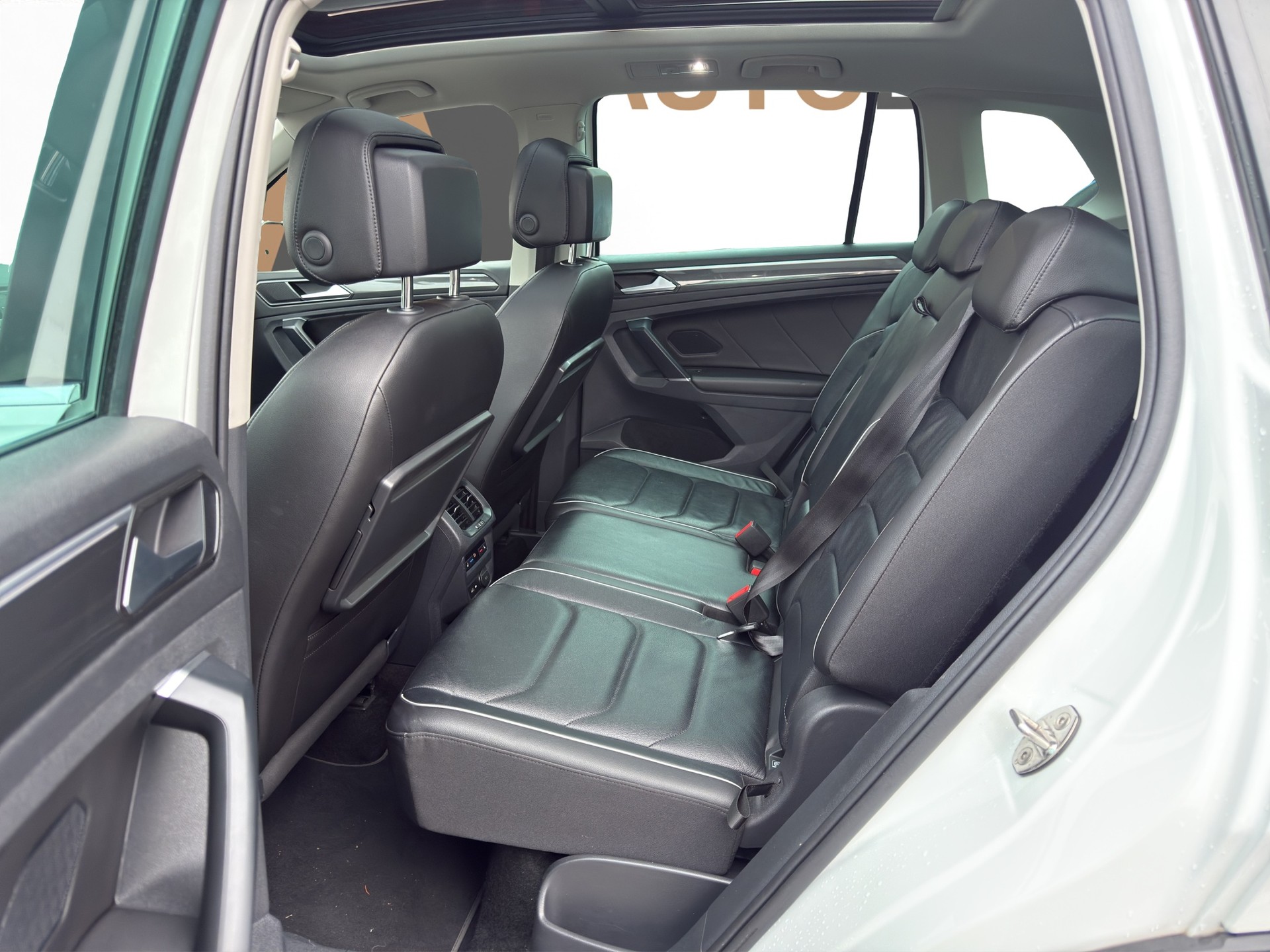 VW Tiguan 2.0 TSI Highline DSG Vienna Sky AHK - 14