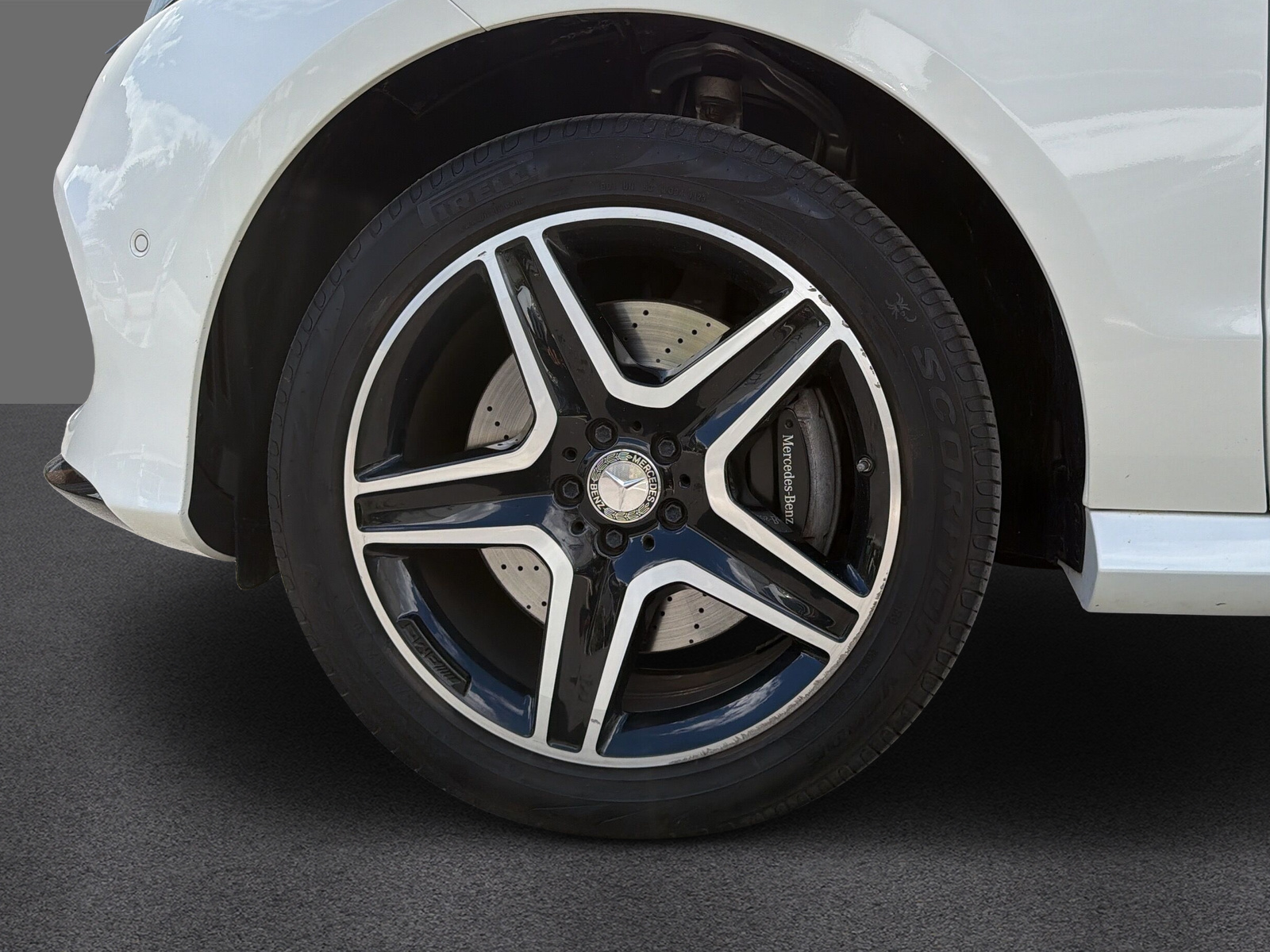 MERCEDES-BENZ GLE 500 e 4Matic - 21