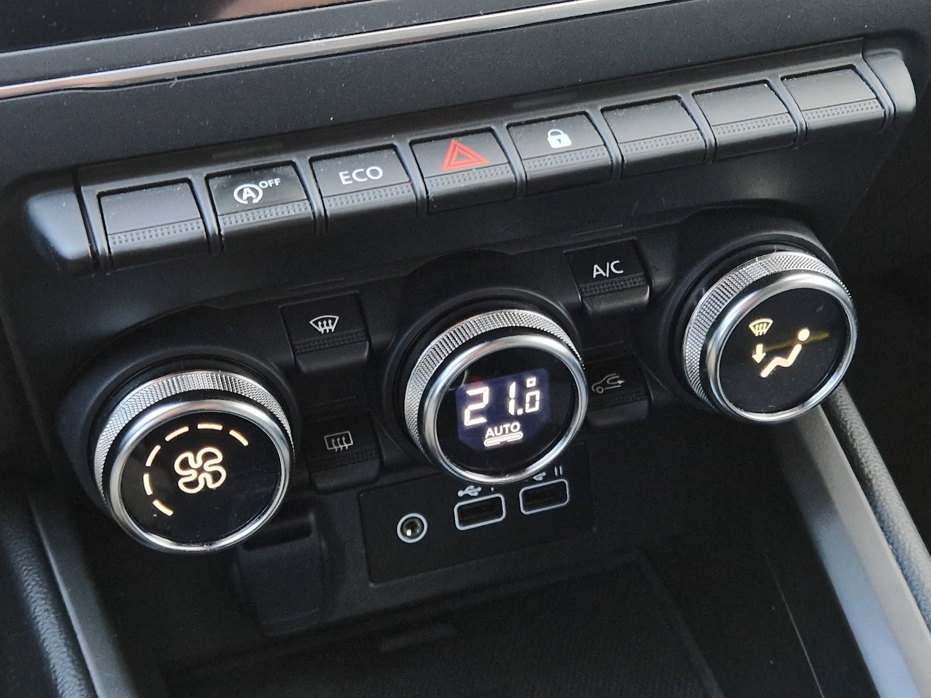 MITSUBISHI Colt 1.0 Invite+ - 9