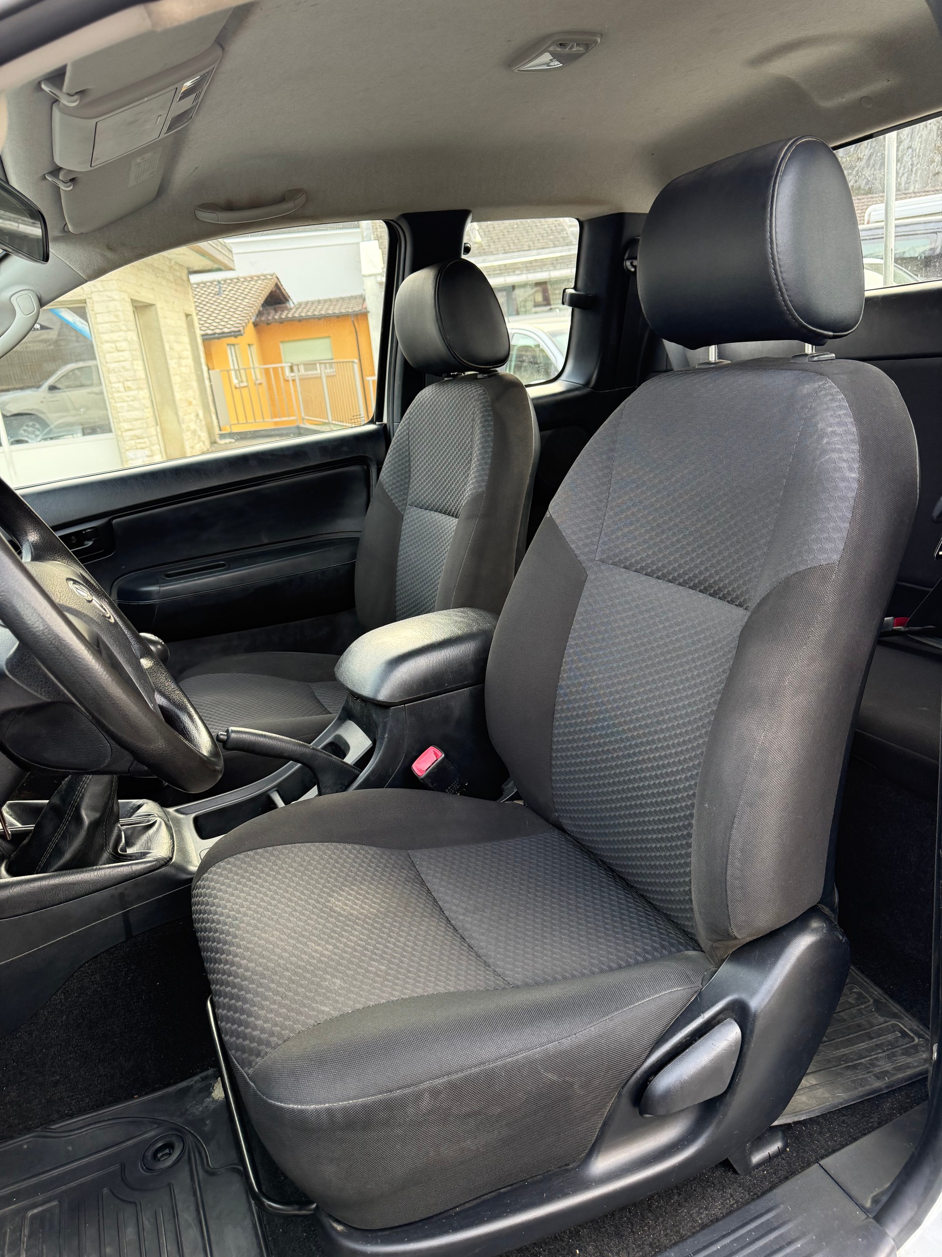 TOYOTA Hilux 2.5D 4WD Extra Cab Terra - 12