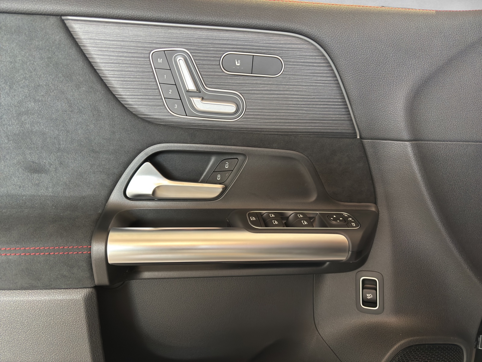 MERCEDES-BENZ GLA 250 4Matic 8G-DCT Swiss Star - 8