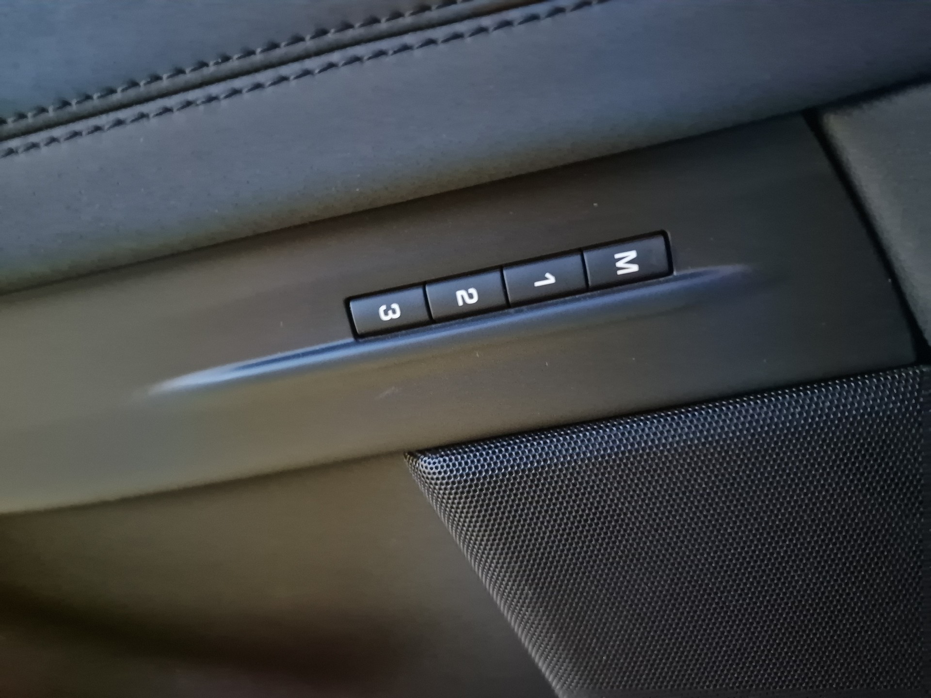 LAND ROVER Range Rover Evoque R-Dynamic P 250 HSE AT9 - 19