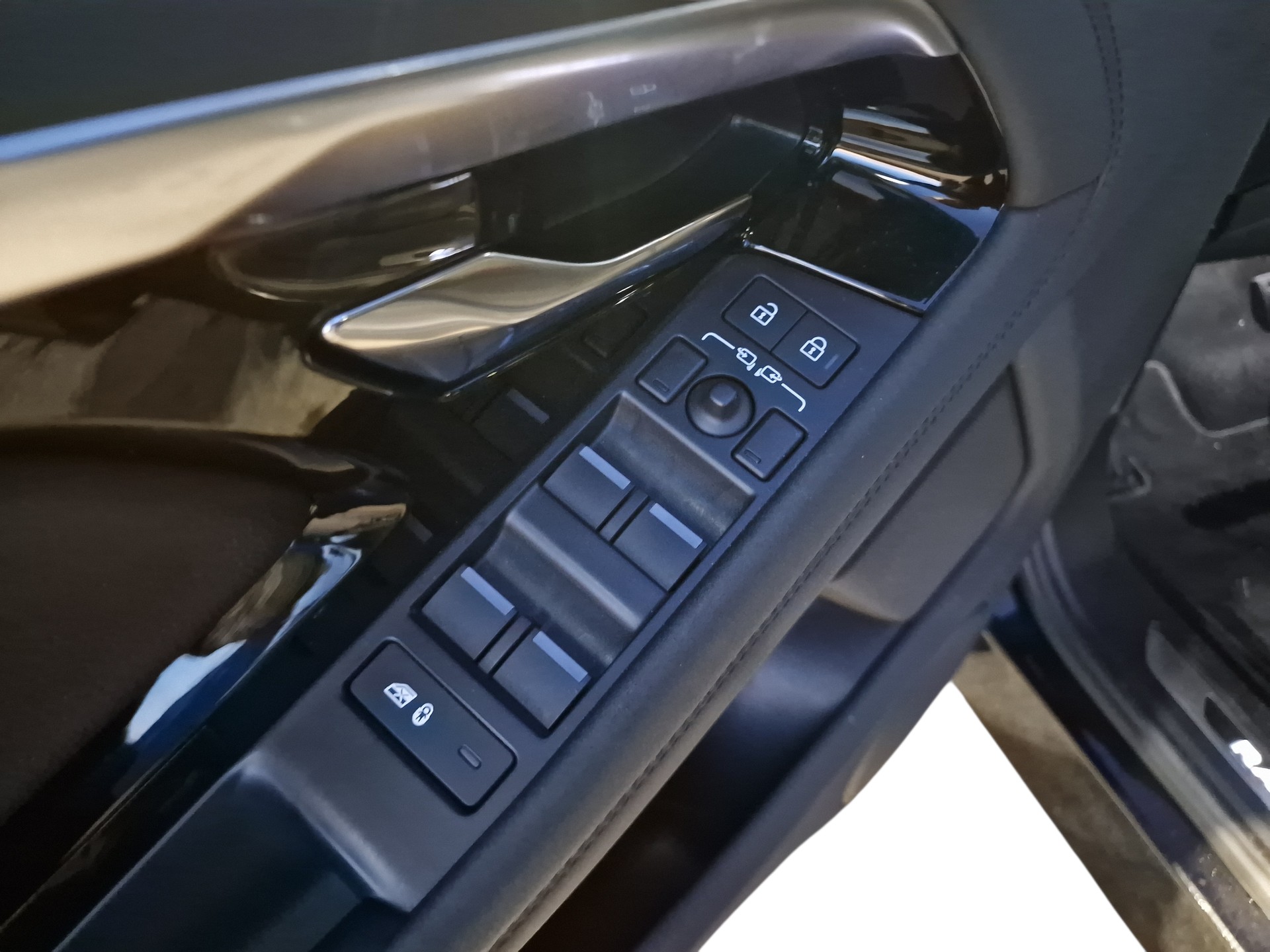 LAND ROVER Range Rover Evoque R-Dynamic P 250 HSE AT9 - 23