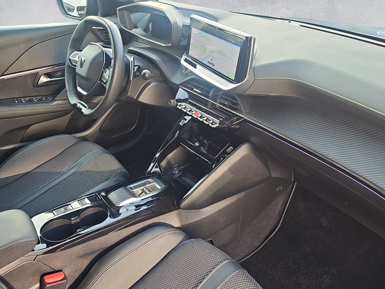 PEUGEOT 208 1.2 MHEV 145 GT - 10