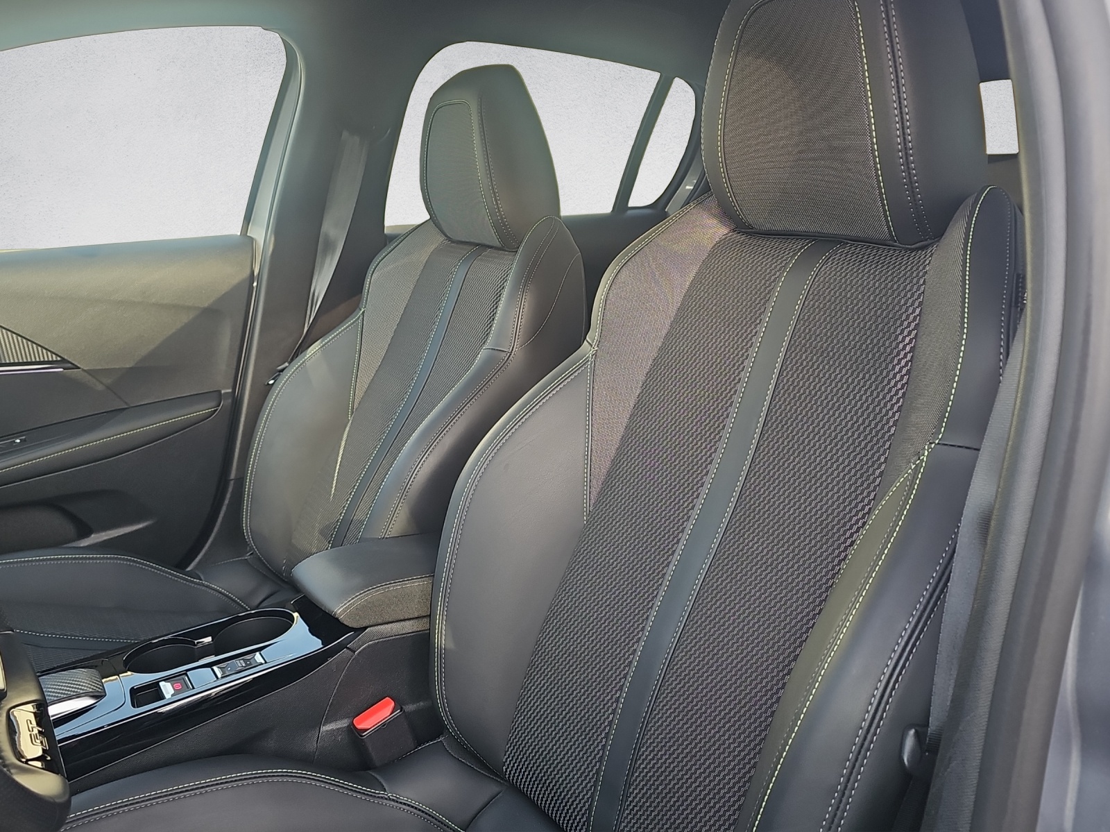 PEUGEOT 208 1.2 MHEV 145 GT - 14