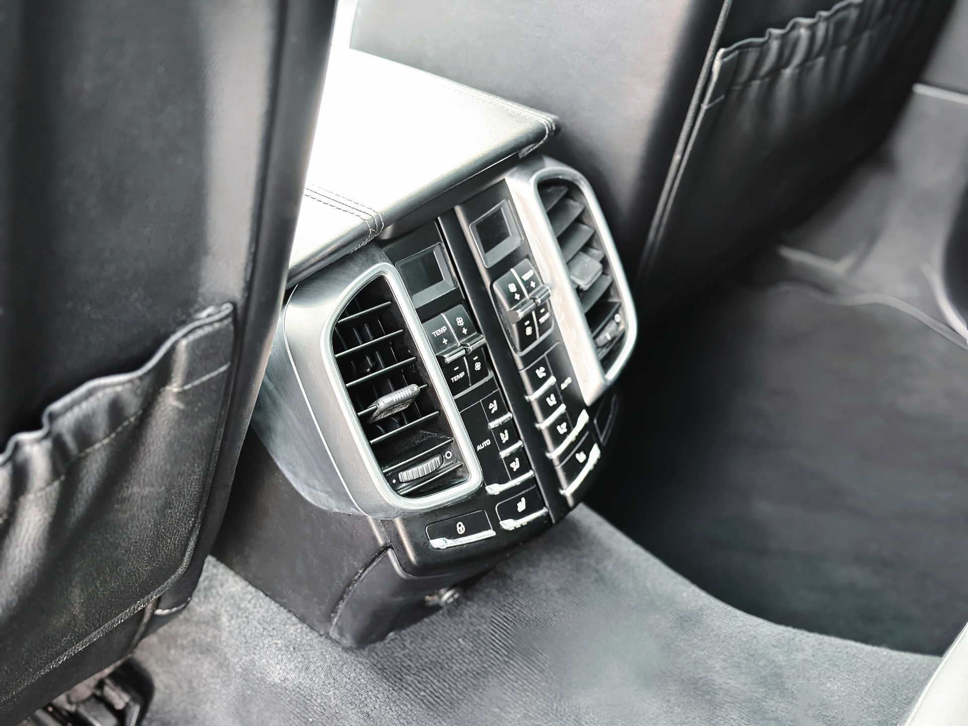 PORSCHE Cayenne Turbo - 15