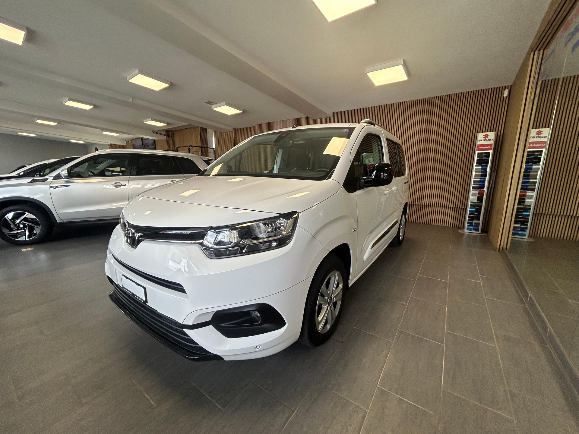 TOYOTA Proace City Verso L1 1.2 130 Trend - 4
