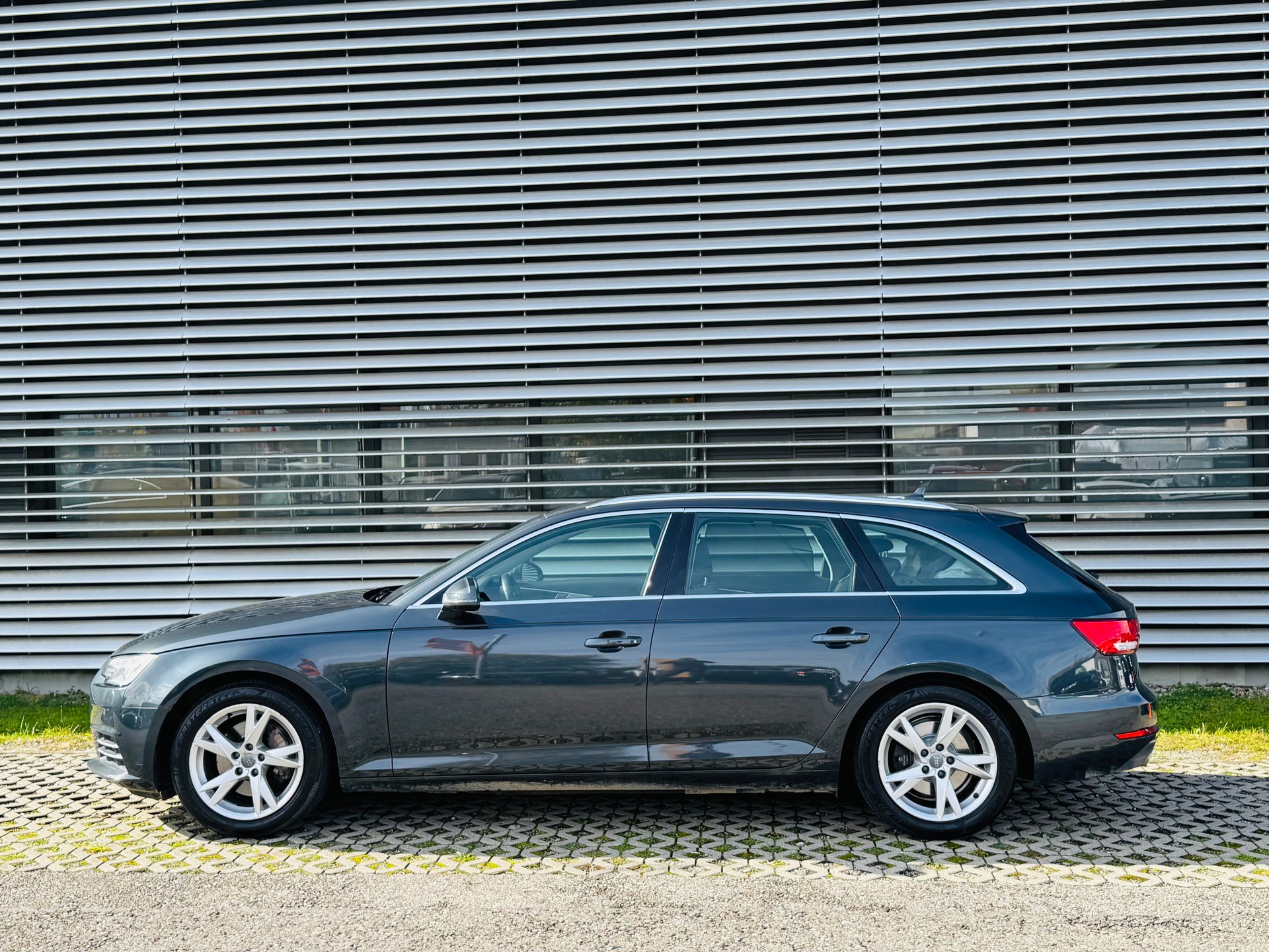 AUDI A4 Avant 2.0 TDI Sport S-tronic - 2