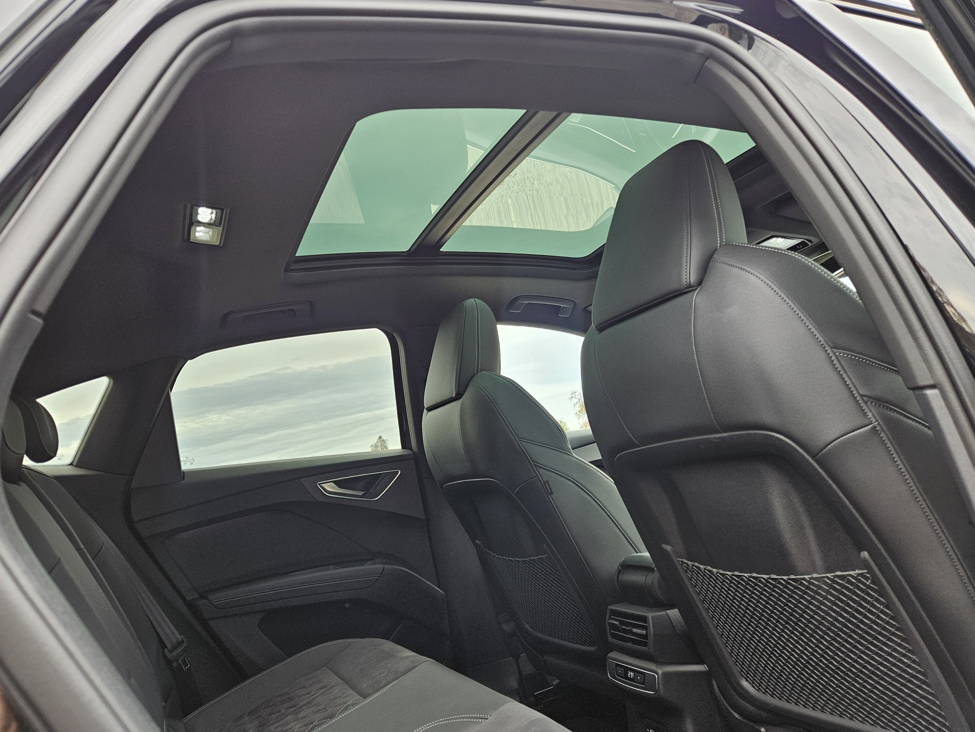 AUDI Q4 Sportback e-tron 50 quattro S-Line mit Anhängerkupplung - 29