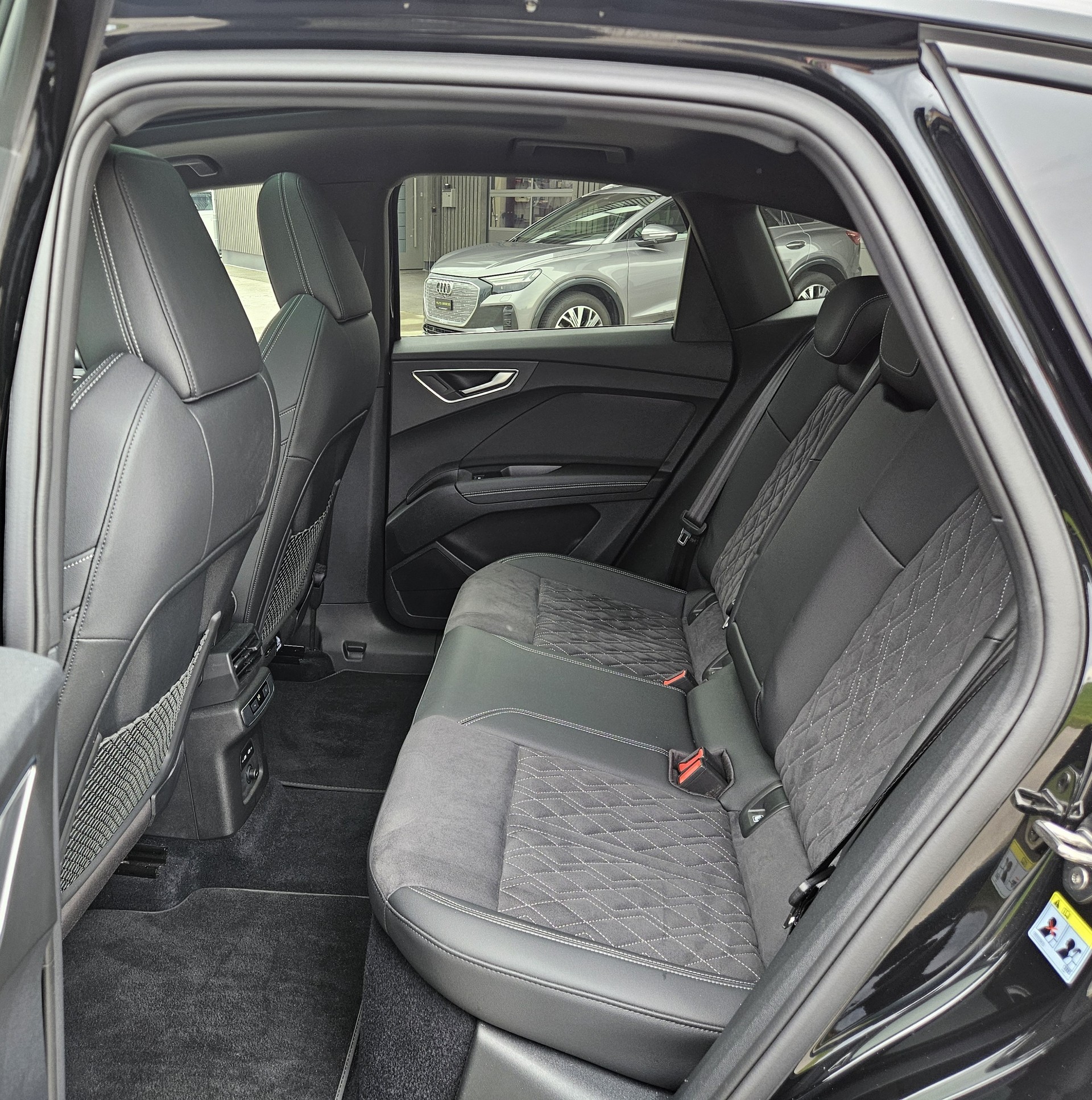 AUDI Q4 Sportback e-tron 50 quattro S-Line mit Anhängerkupplung - 28