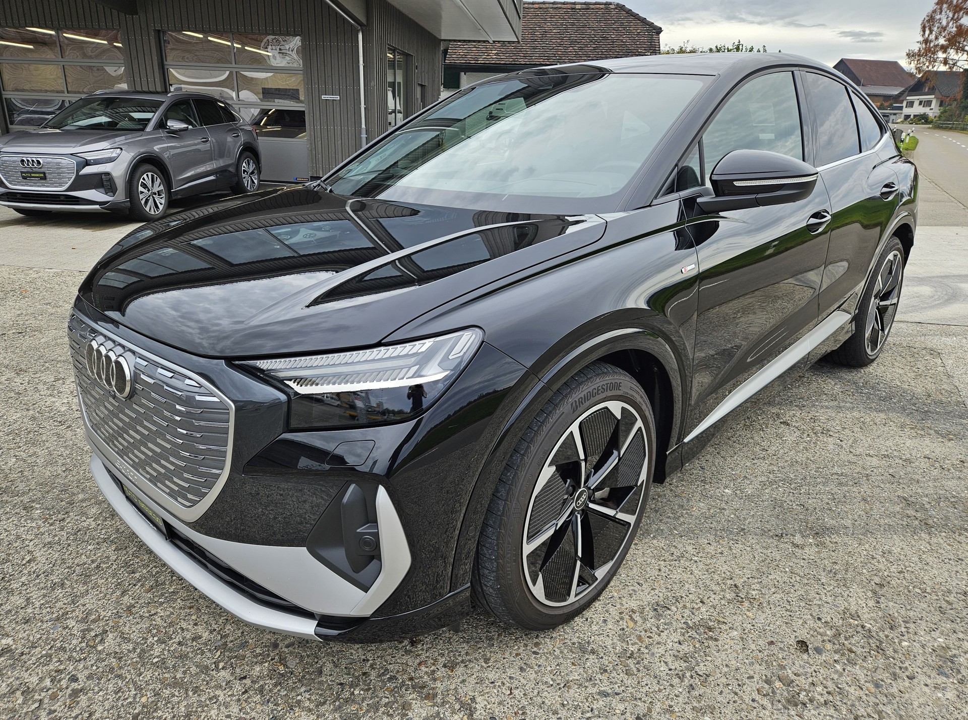 AUDI Q4 Sportback e-tron 50 quattro S-Line mit Anhängerkupplung - 3