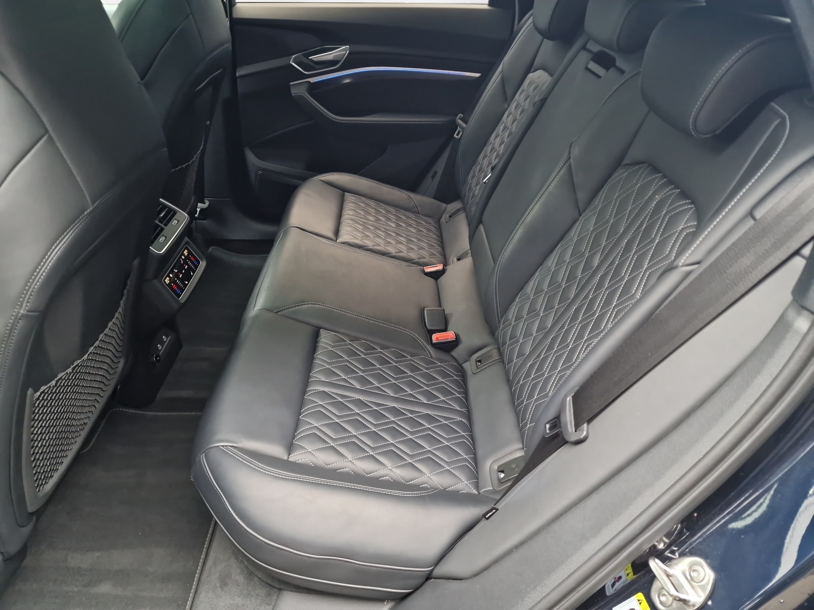 AUDI e-tron S quattro - 11