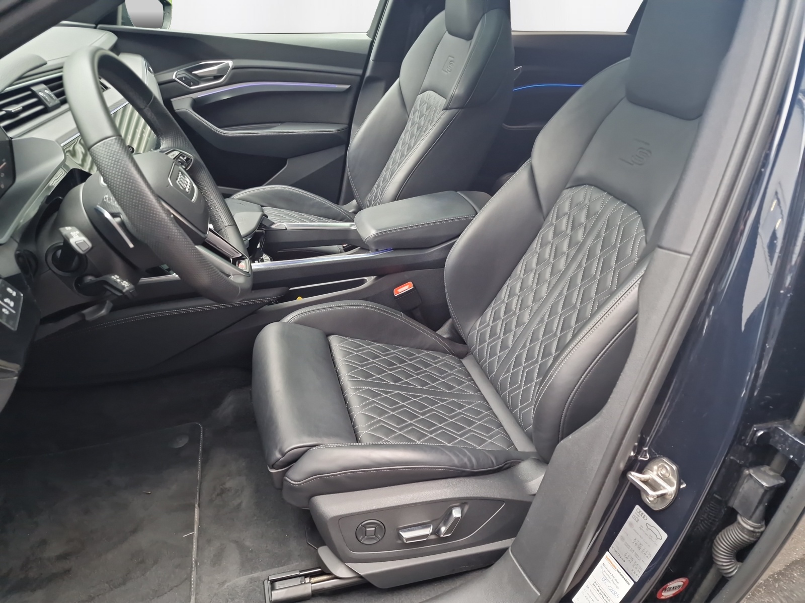 AUDI e-tron S quattro - 10