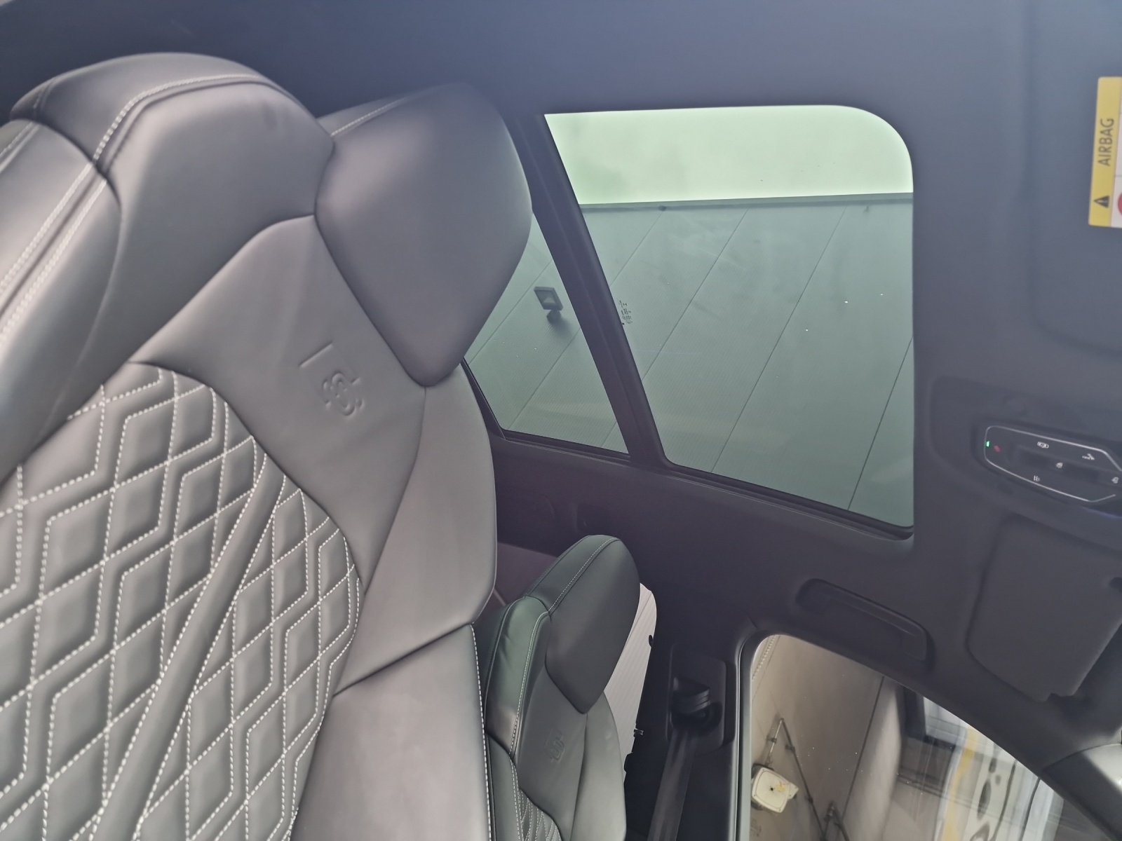 AUDI e-tron S quattro - 15