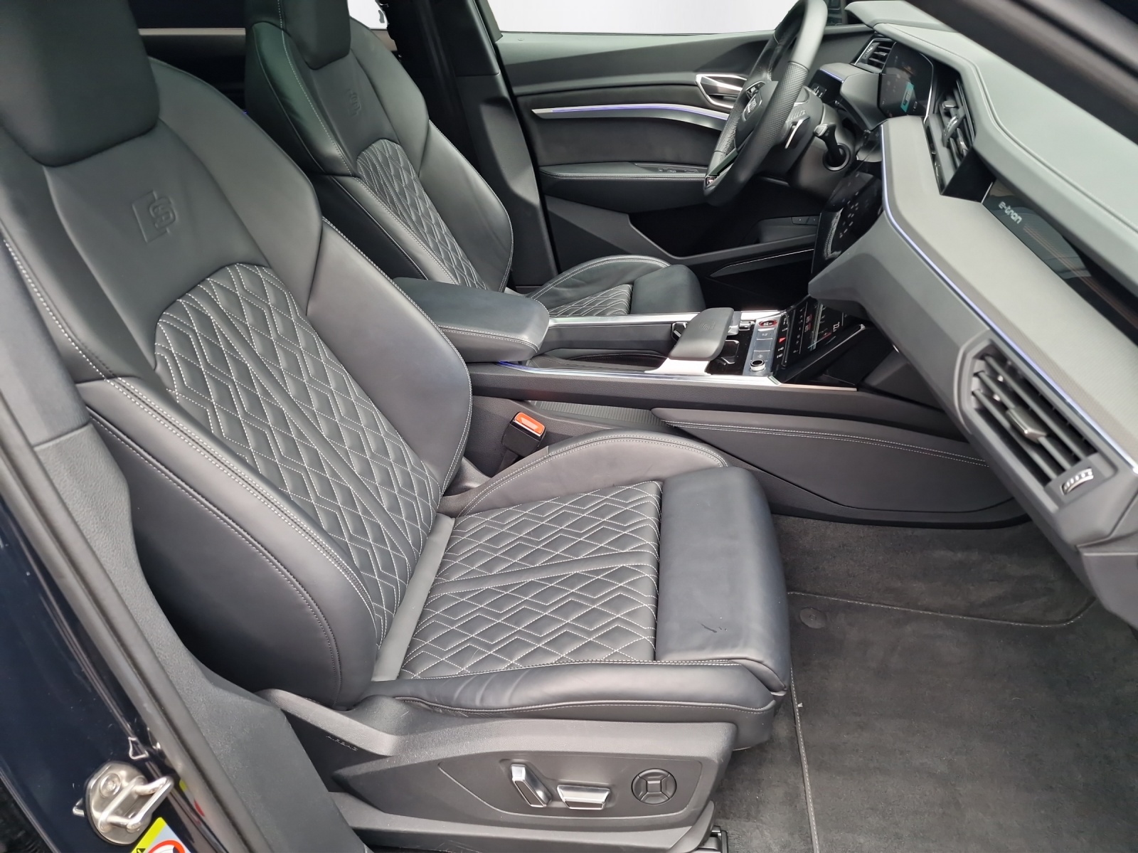 AUDI e-tron S quattro - 14