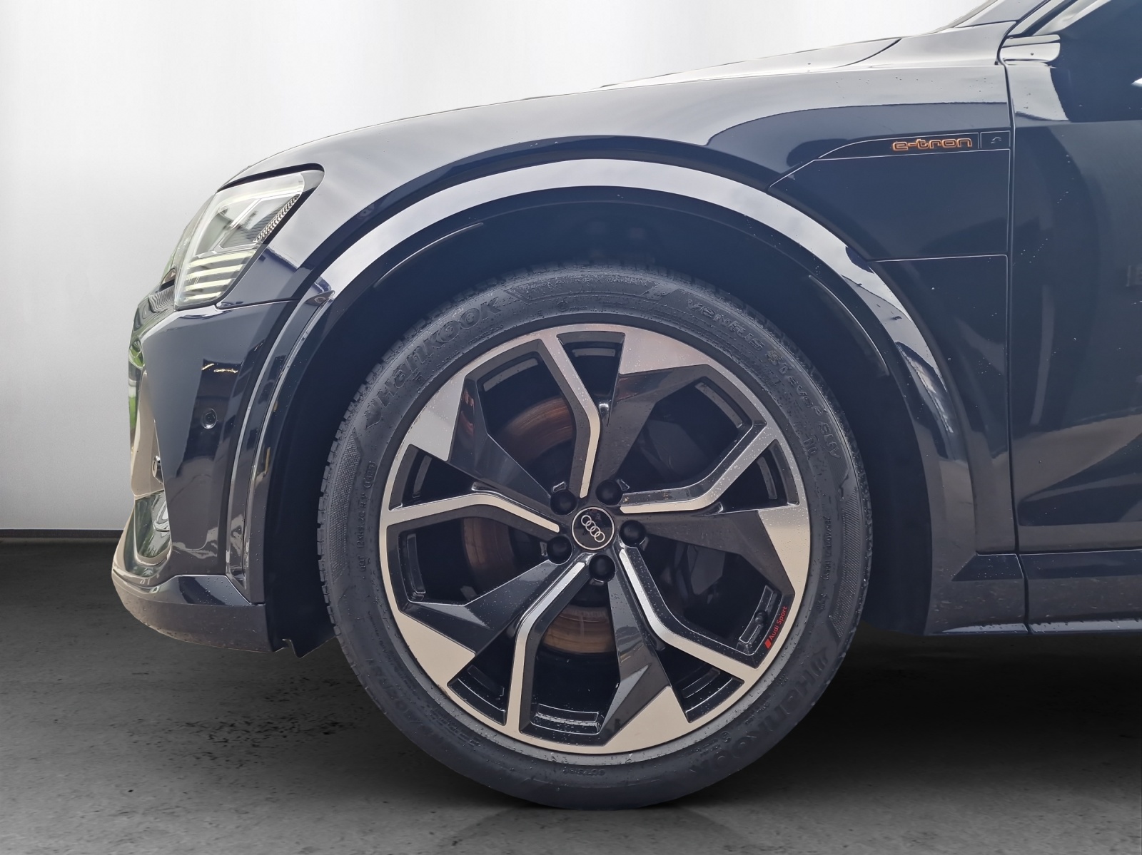 AUDI e-tron S quattro - 13