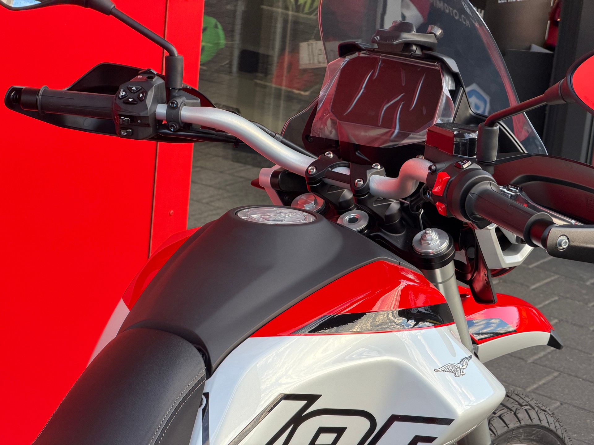 MOTO GUZZI V85 TT E5+ - 16