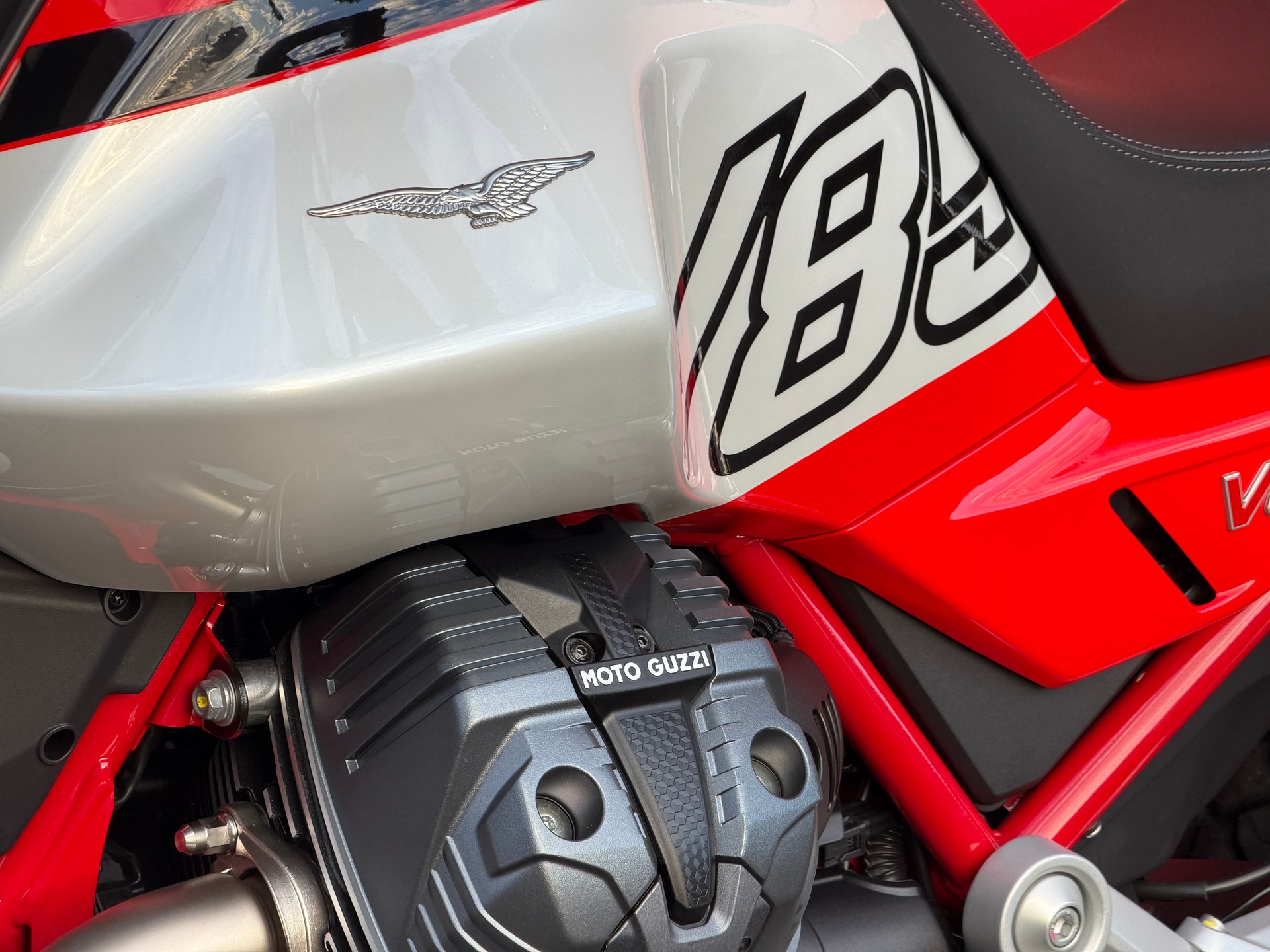MOTO GUZZI V85 TT E5+ - 8