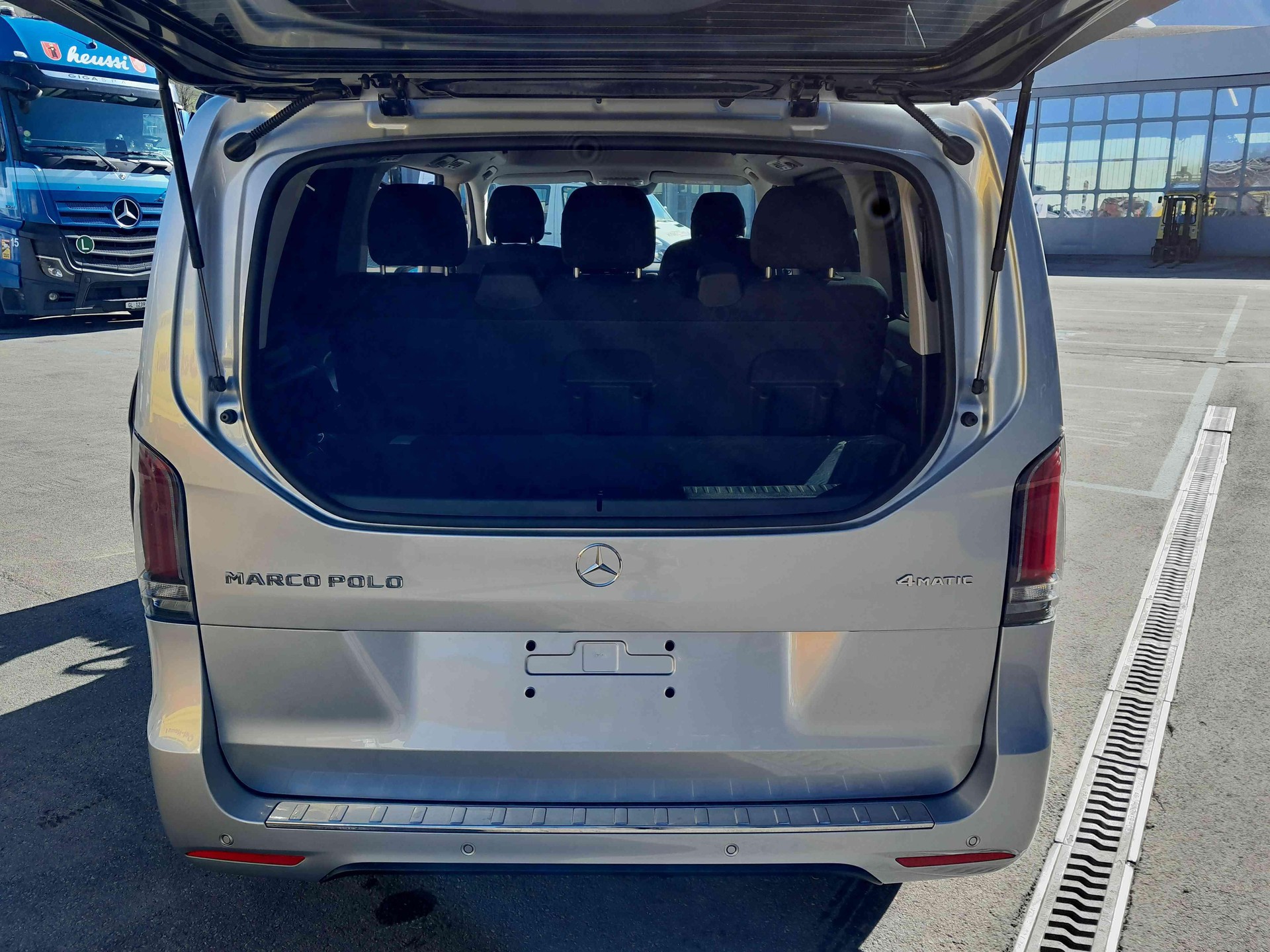 MERCEDES-BENZ Horizon 300d lang 4x4 - 18