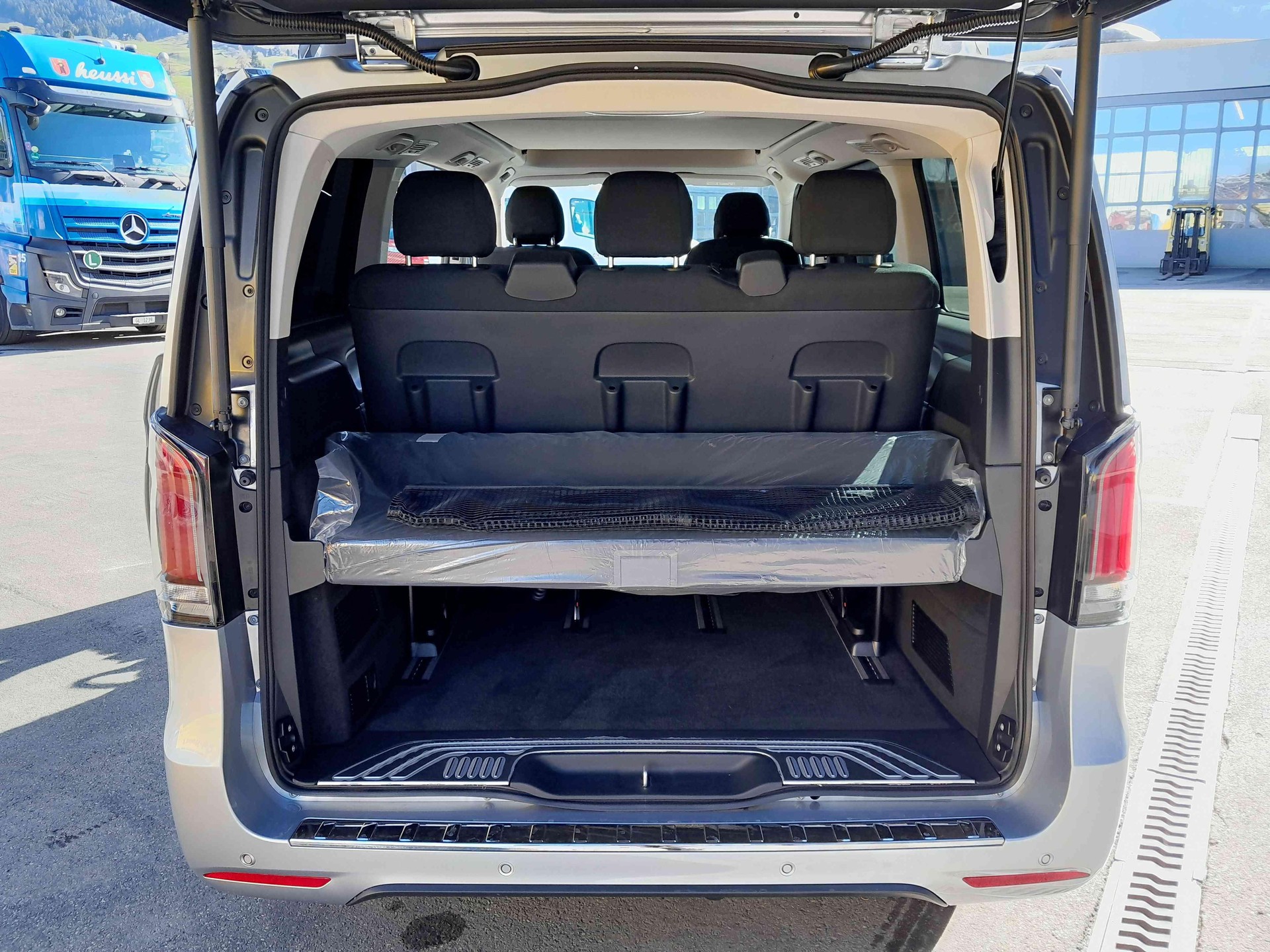 MERCEDES-BENZ Horizon 300d lang 4x4 - 19