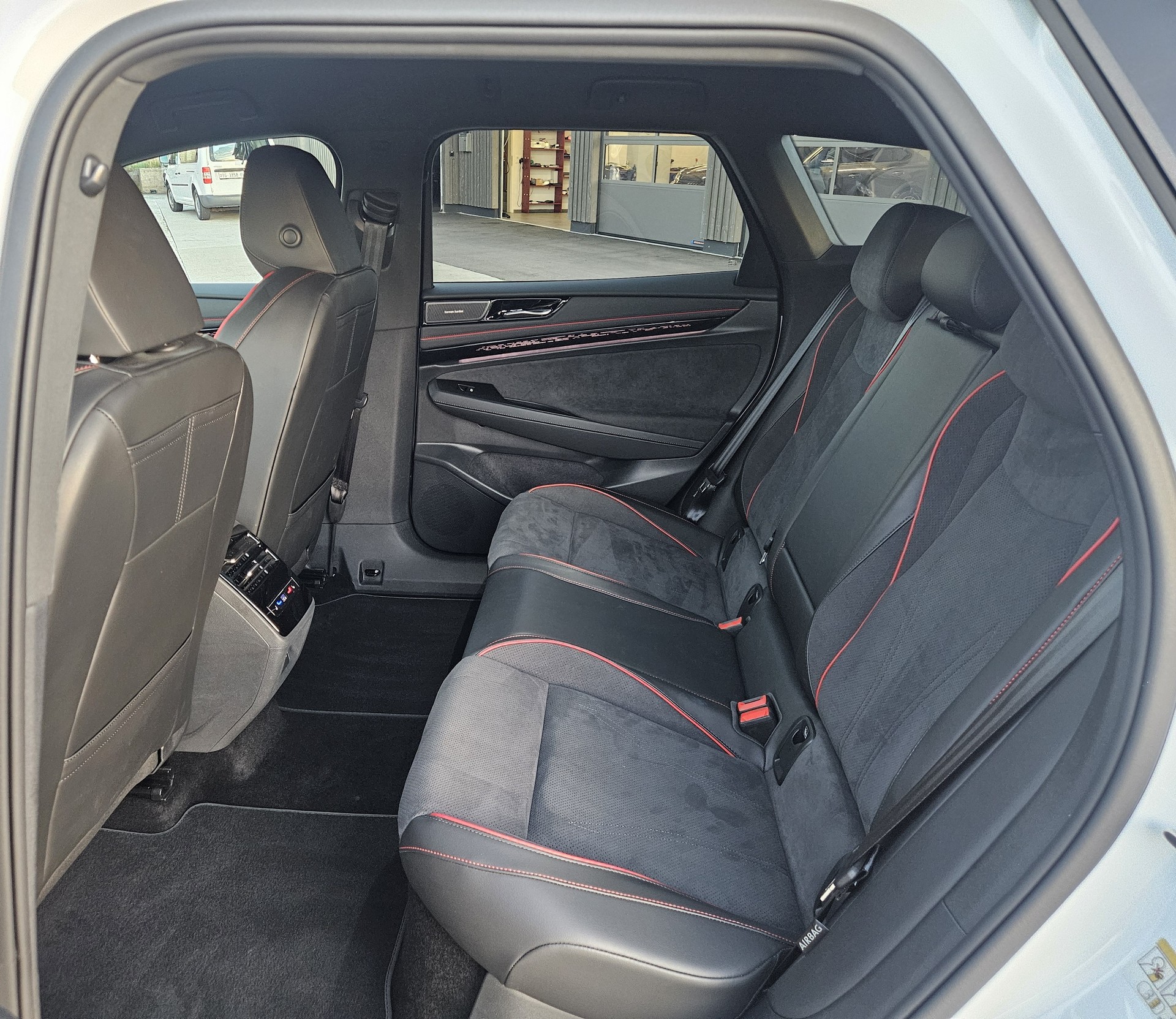 VW ID.7 Tourer GTX 86 kWh United 4 Motion mit Anhängerkupplung - 29