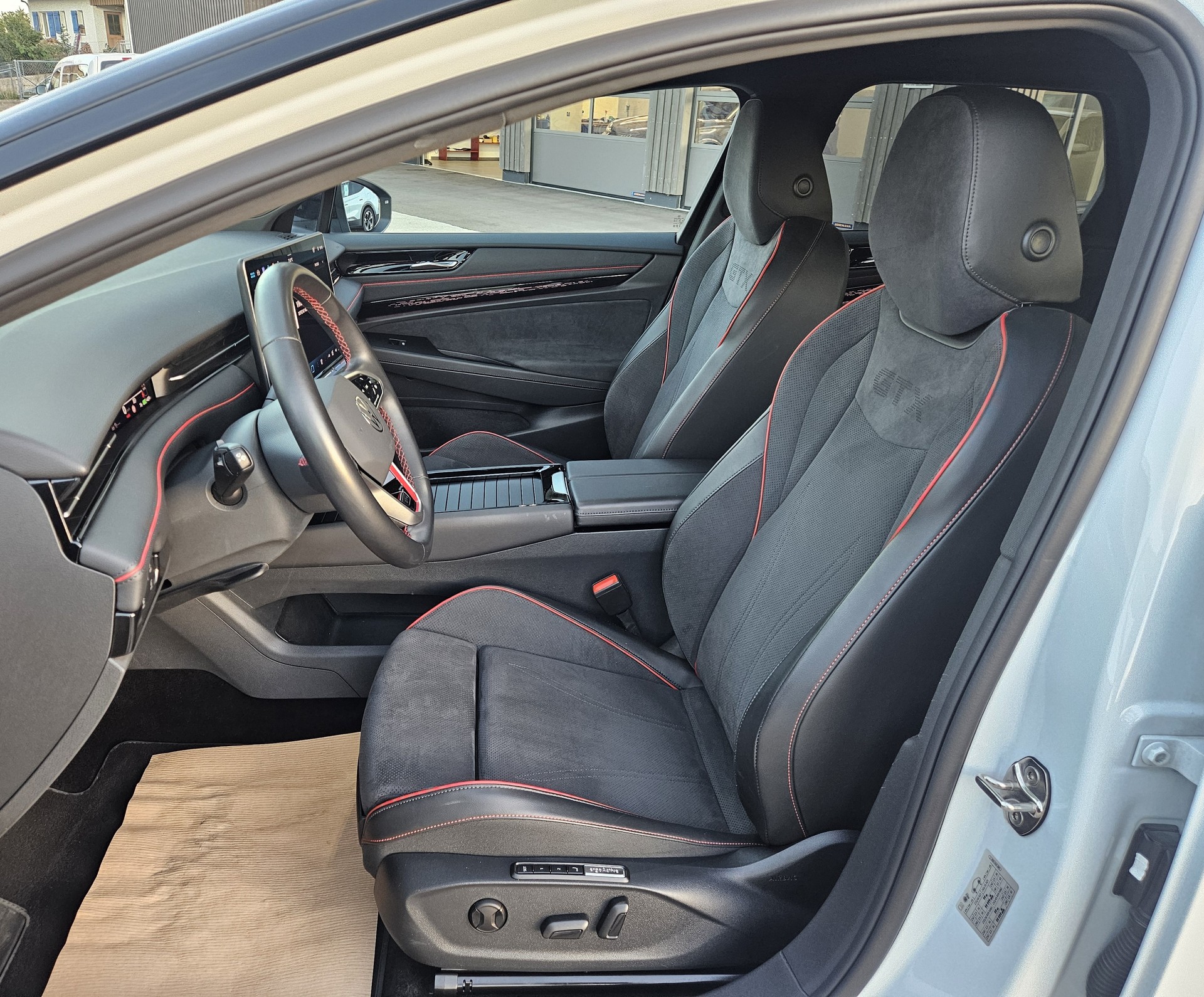 VW ID.7 Tourer GTX 86 kWh United 4 Motion mit Anhängerkupplung - 13