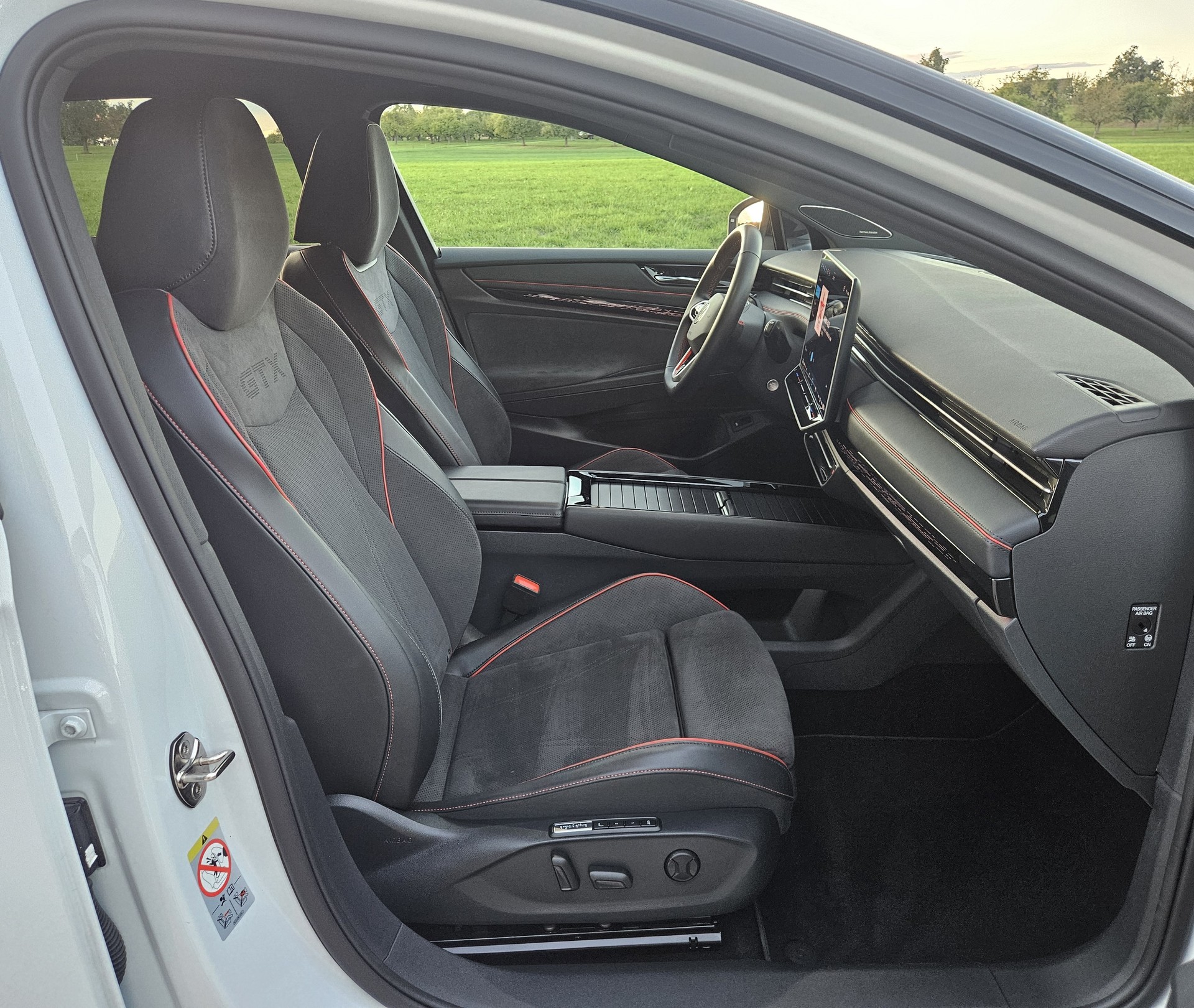 VW ID.7 Tourer GTX 86 kWh United 4 Motion mit Anhängerkupplung - 16