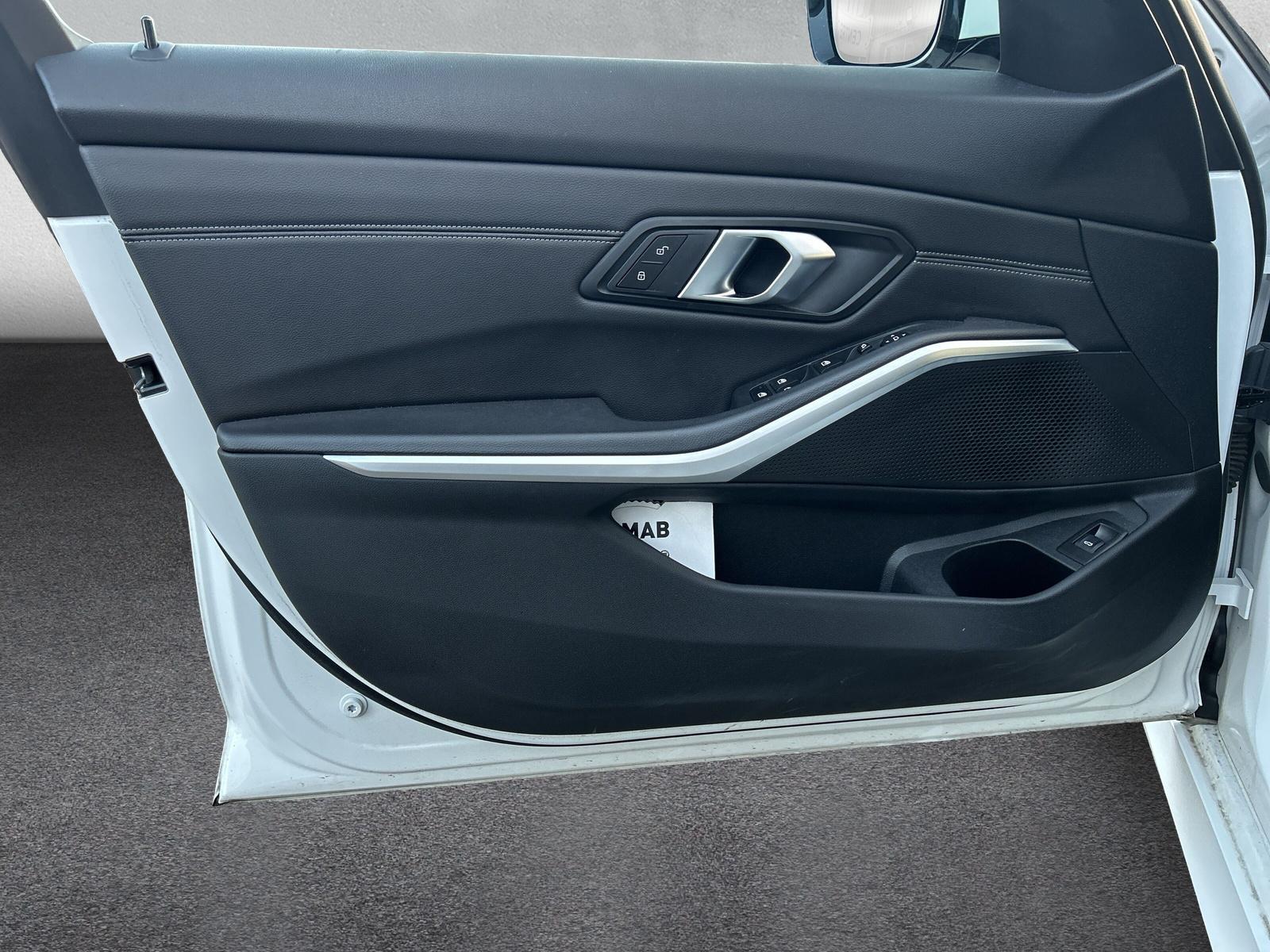 BMW 330d xDrive Touring - 17