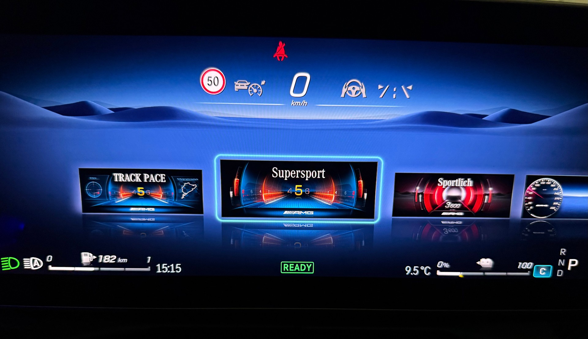 MERCEDES-BENZ C 63 S AMG E Performance 4 Matic - 23