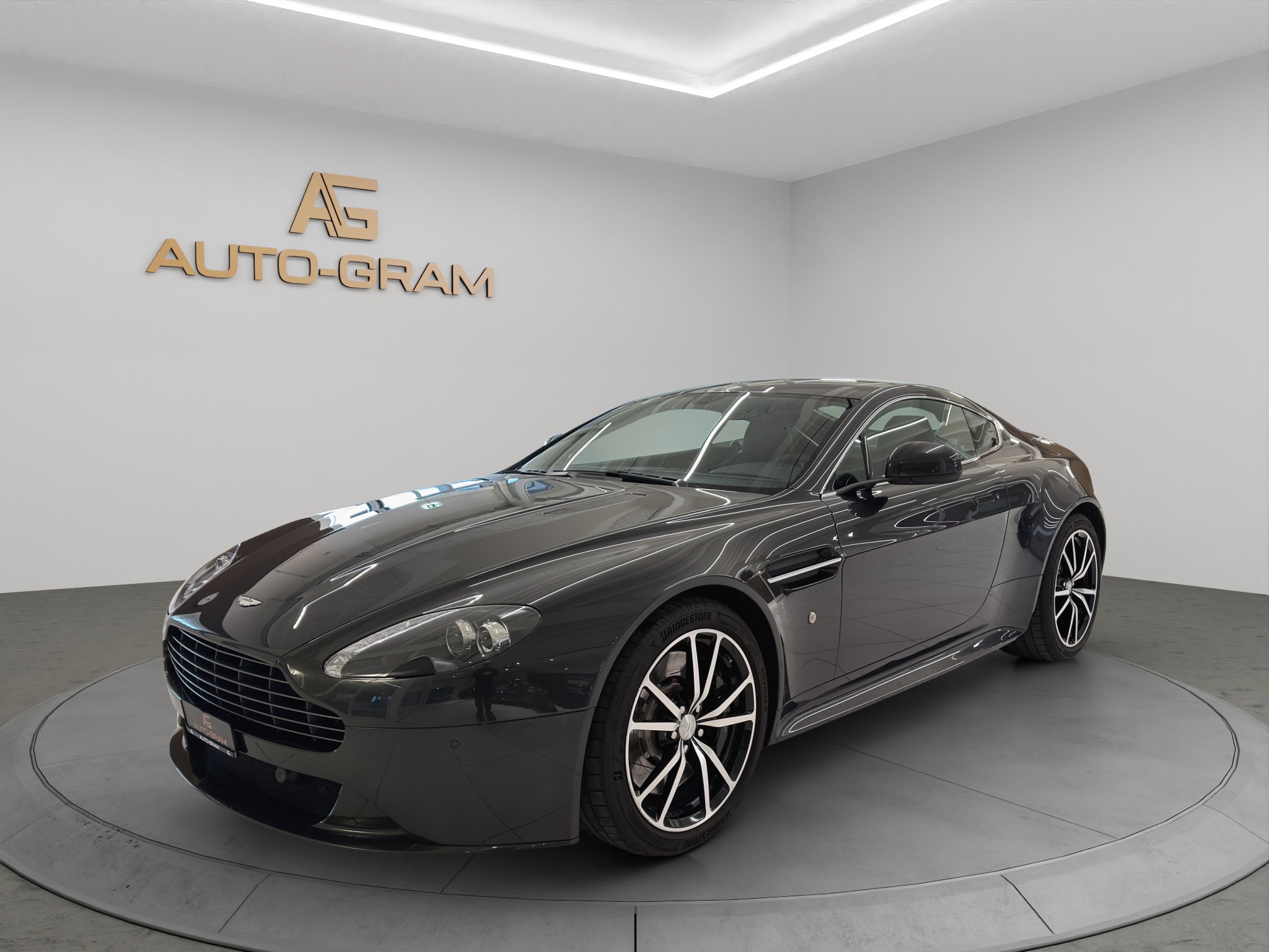 ASTON MARTIN V8 VANTAGE