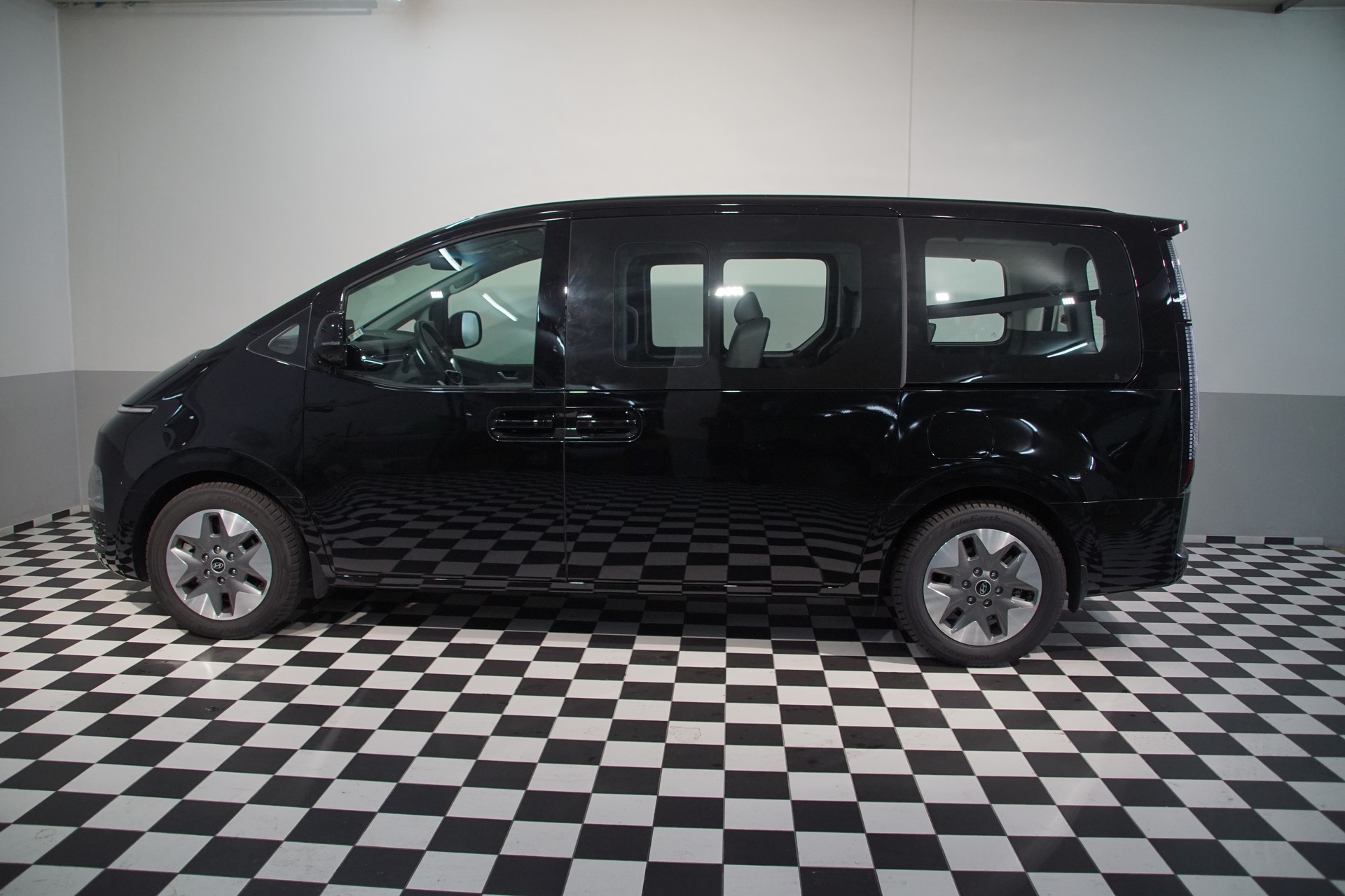 HYUNDAI Staria Premium 1.6 T-GDi HEV Vertex A *swiss* - 9